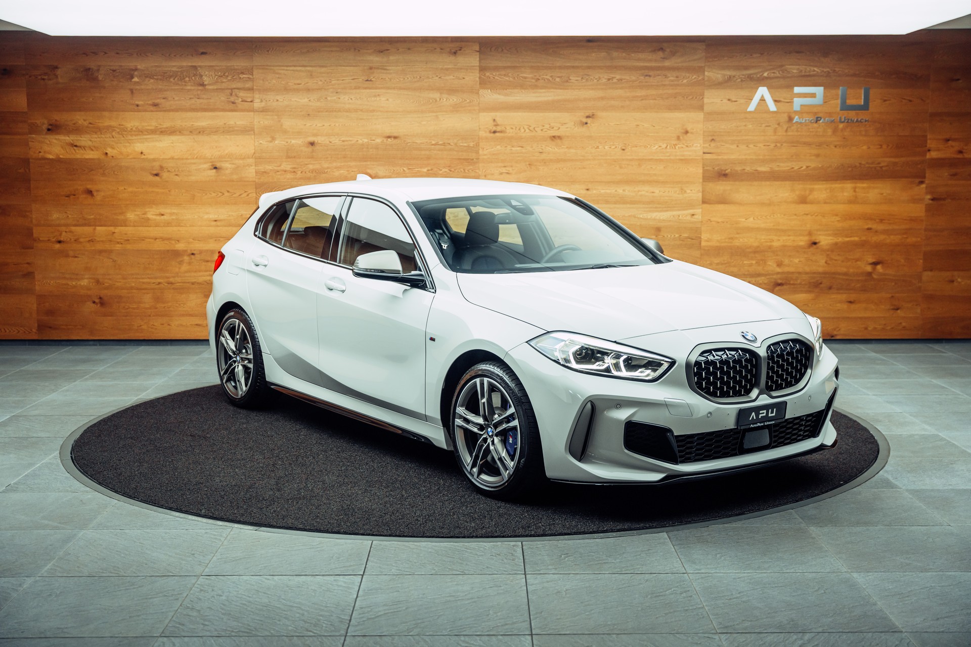 BMW M135i xDrive Steptronic-image-0