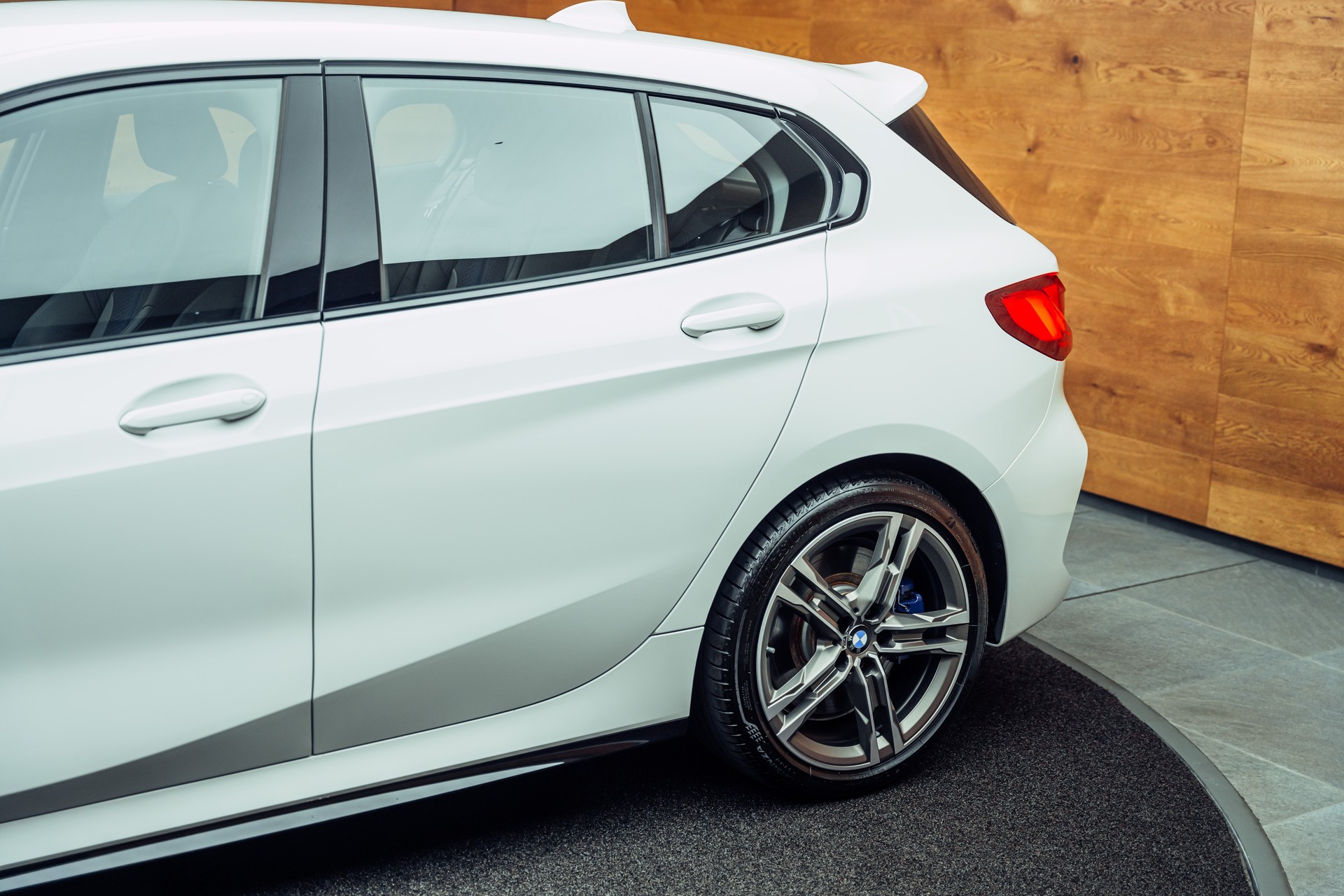 BMW M135i xDrive Steptronic-image-22