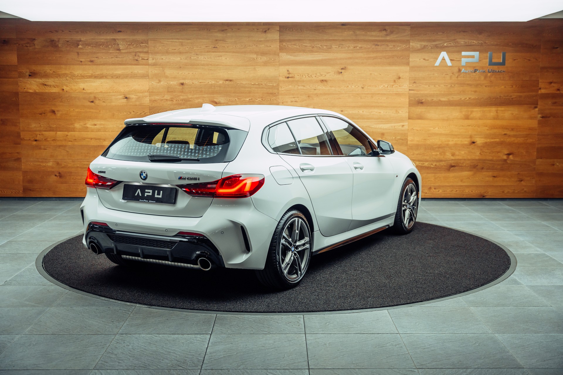 BMW M135i xDrive Steptronic-image-1