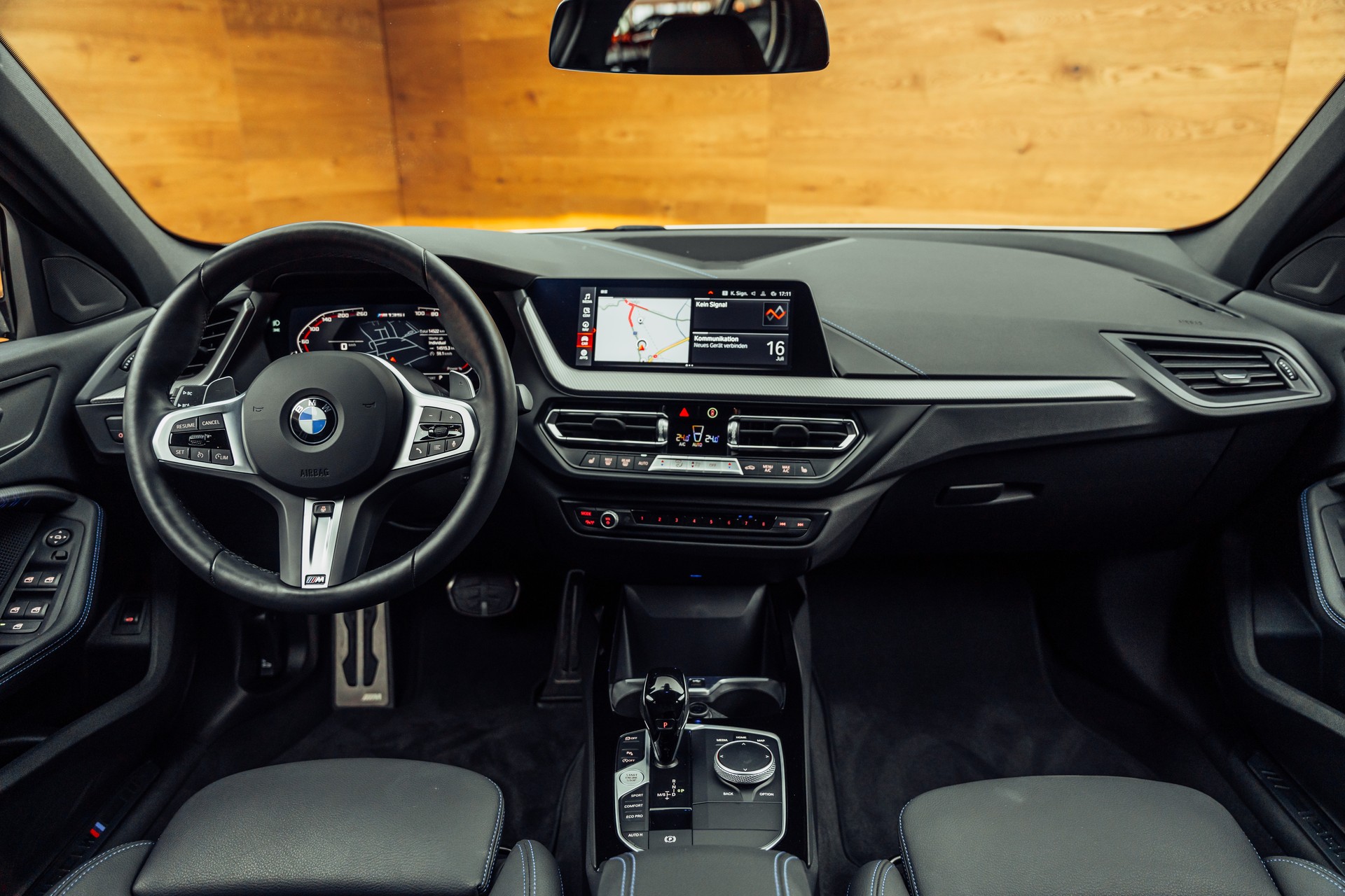 BMW M135i xDrive Steptronic-image-4