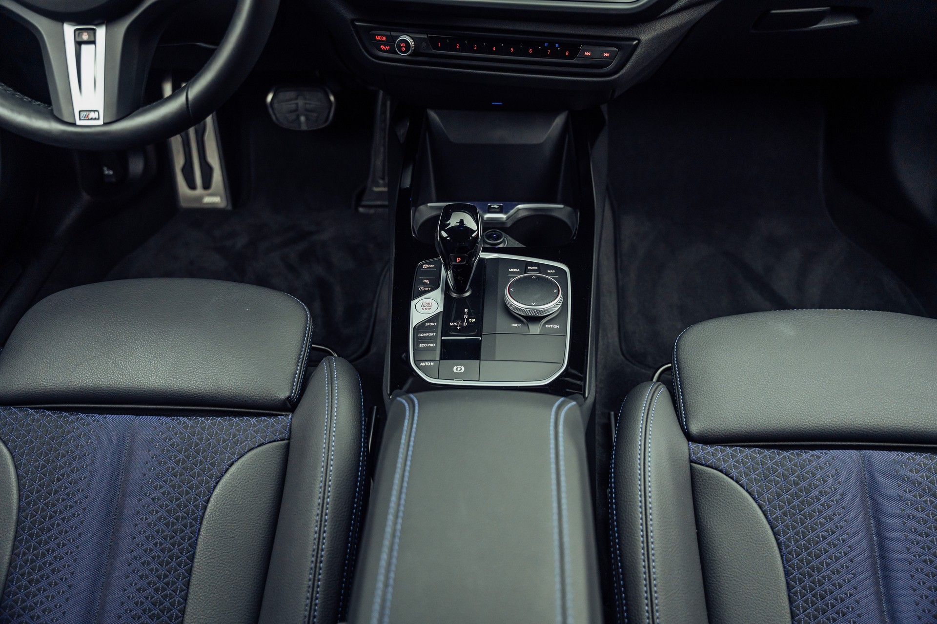 BMW M135i xDrive Steptronic-image-15
