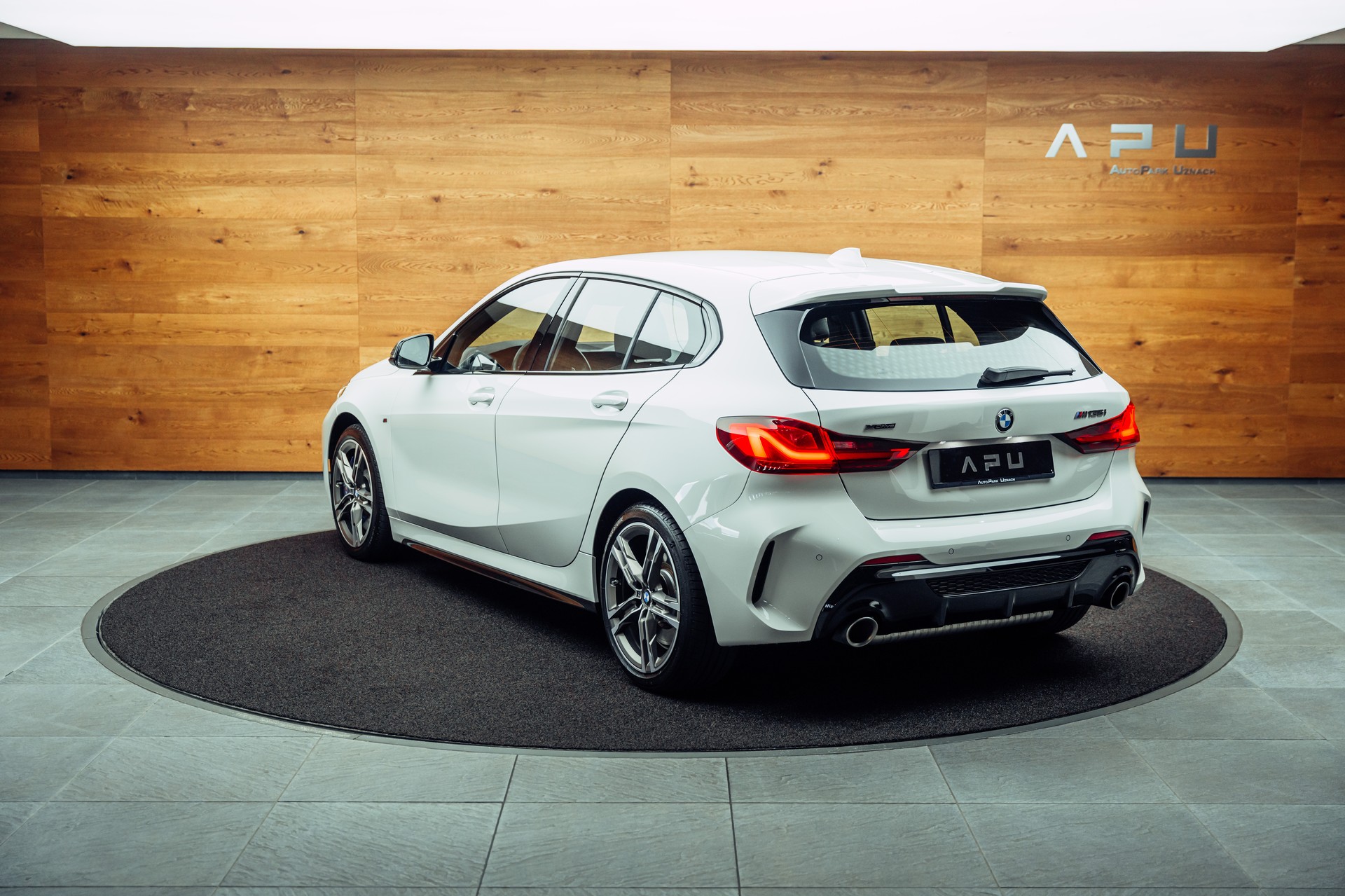 BMW M135i xDrive Steptronic-image-2