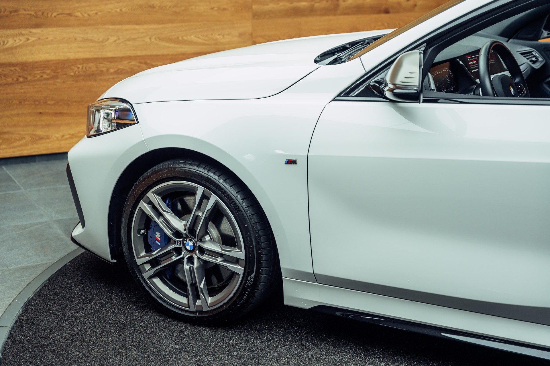 BMW M135i xDrive Steptronic-image-23