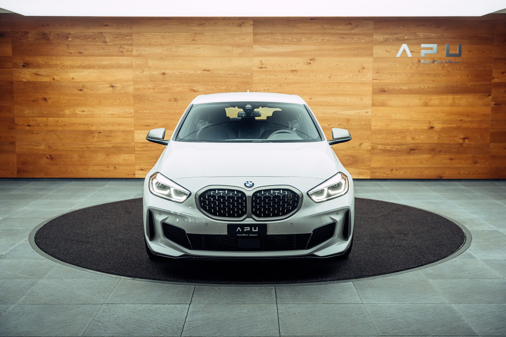 BMW M135i xDrive Steptronic-image-21
