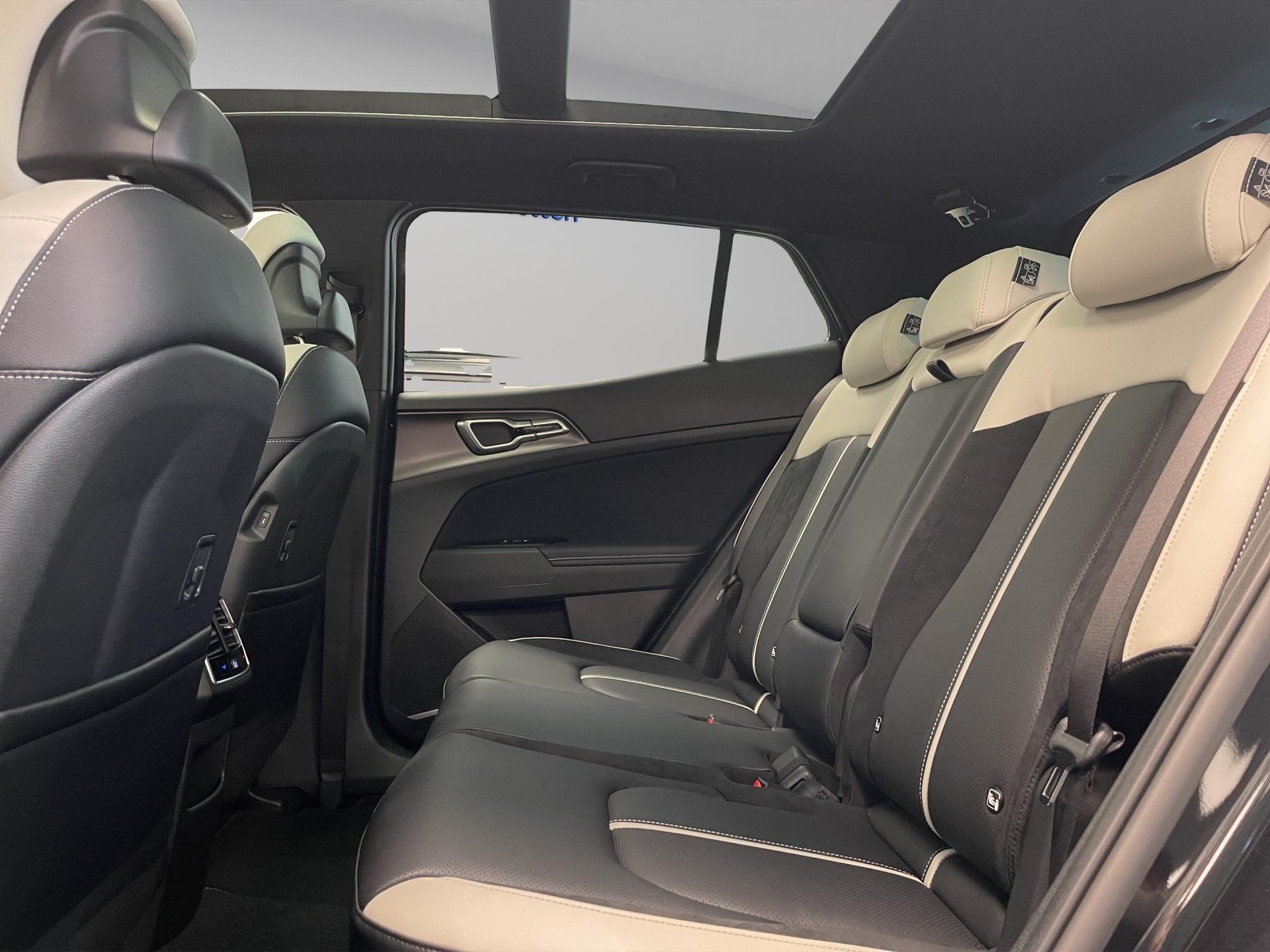 KIA Sportage 1.6 T-GDi PHEV GT-Line-image-8