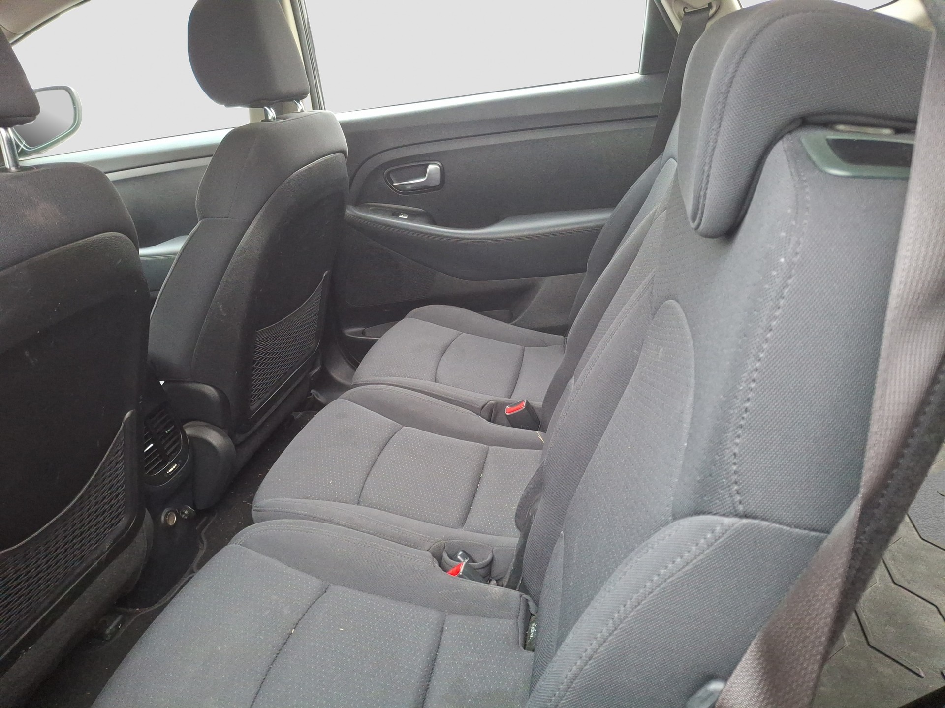 KIA Carens 1.6 GDI Classic-image-3