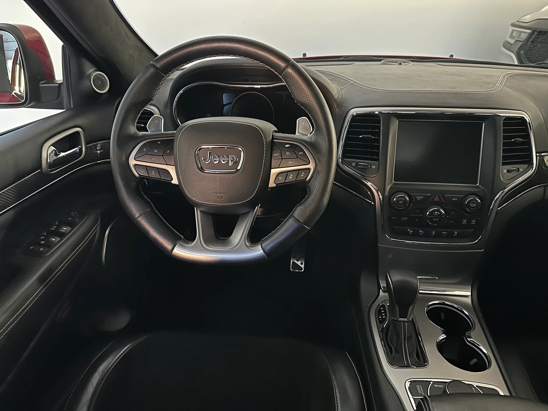 JEEP Grand Cherokee 6.4 V8 HEMI SRT8 Automatic-image-6