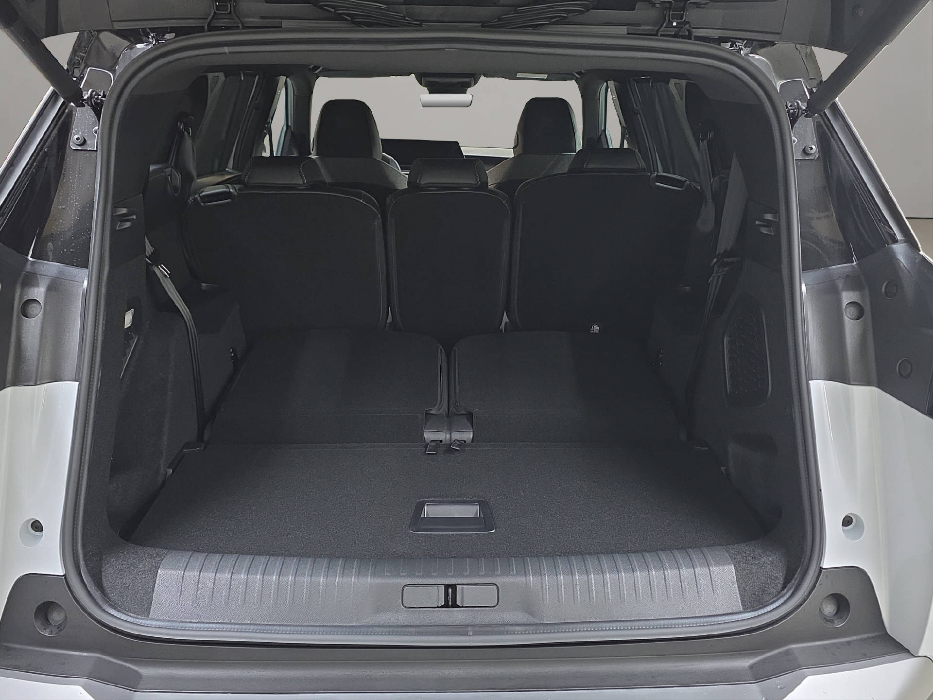 PEUGEOT 5008 1.6 PHEV 225 GT Exclusive-image-12