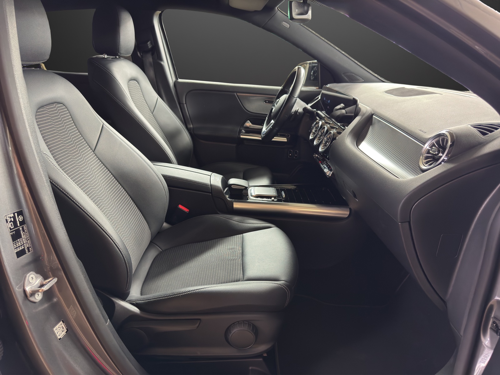 MERCEDES-BENZ GLA 250e Progressive 8G-D-image-11