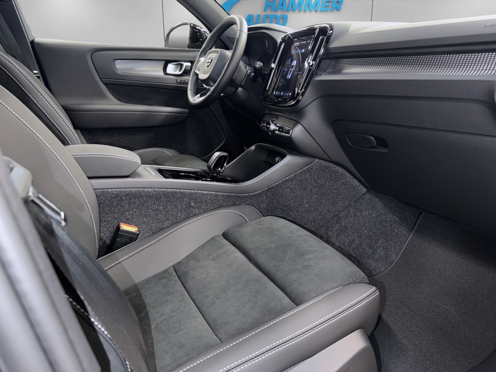 VOLVO EX40 Twin Plus AWD-image-12