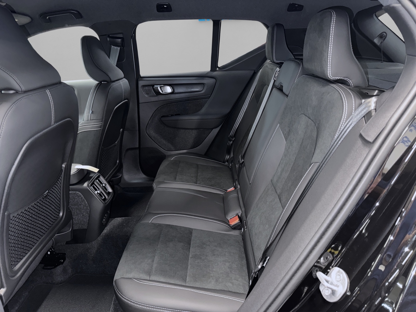 VOLVO EX40 Twin Plus AWD-image-11