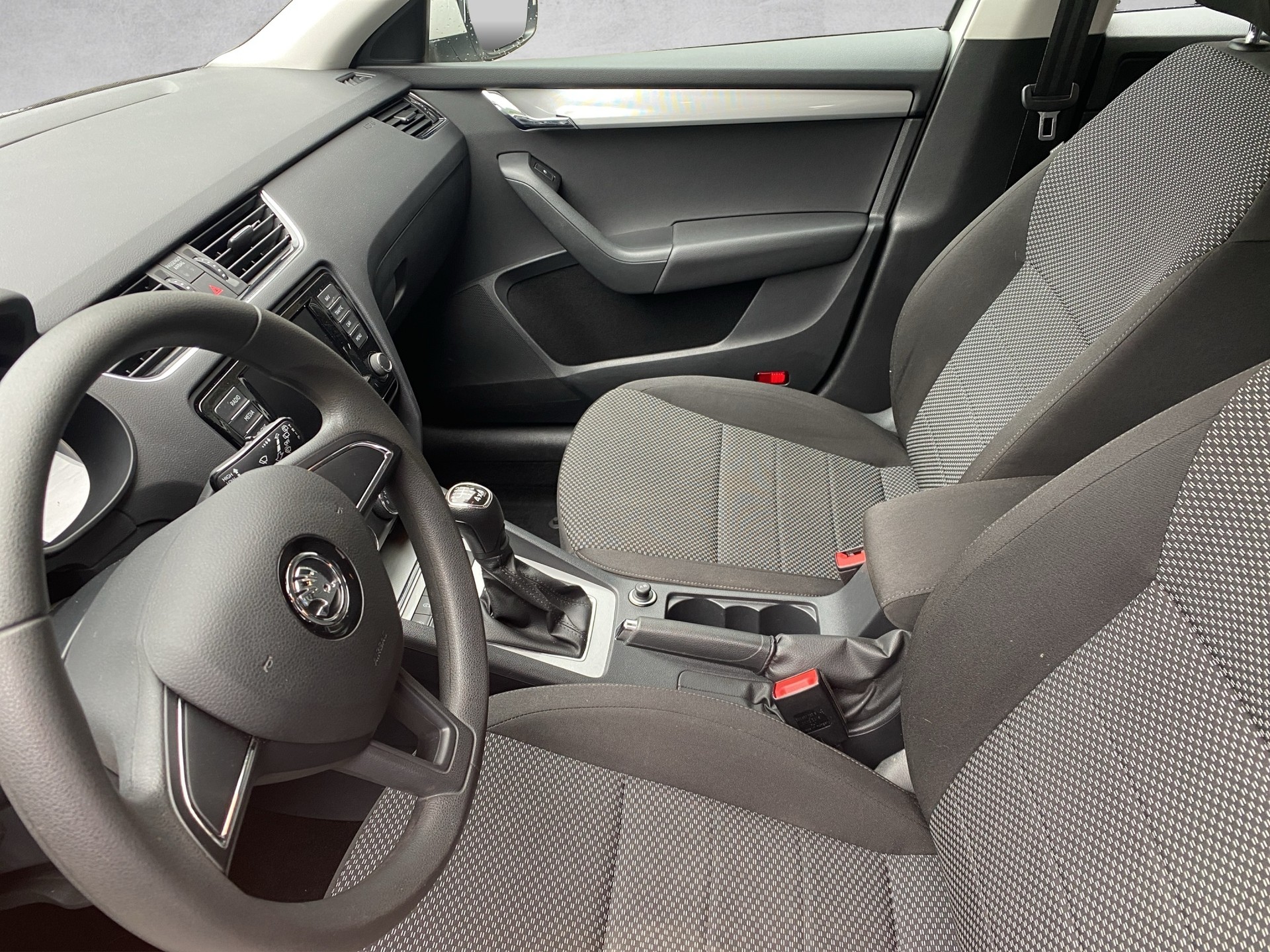 SKODA Octavia Combi 1.6 TDI Ambition 4x4-image-7
