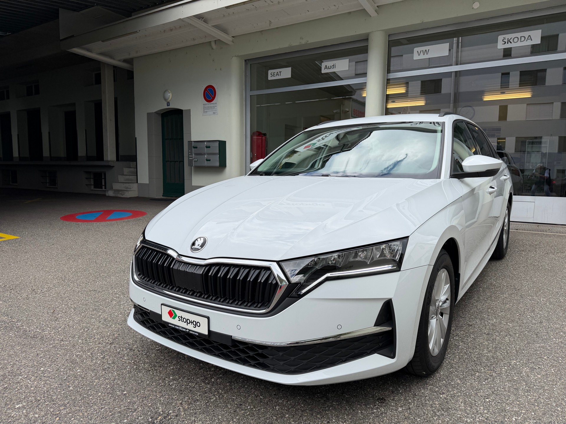 SKODA Octavia Combi 1.5 TSI mHEV DSG Selection-image-0