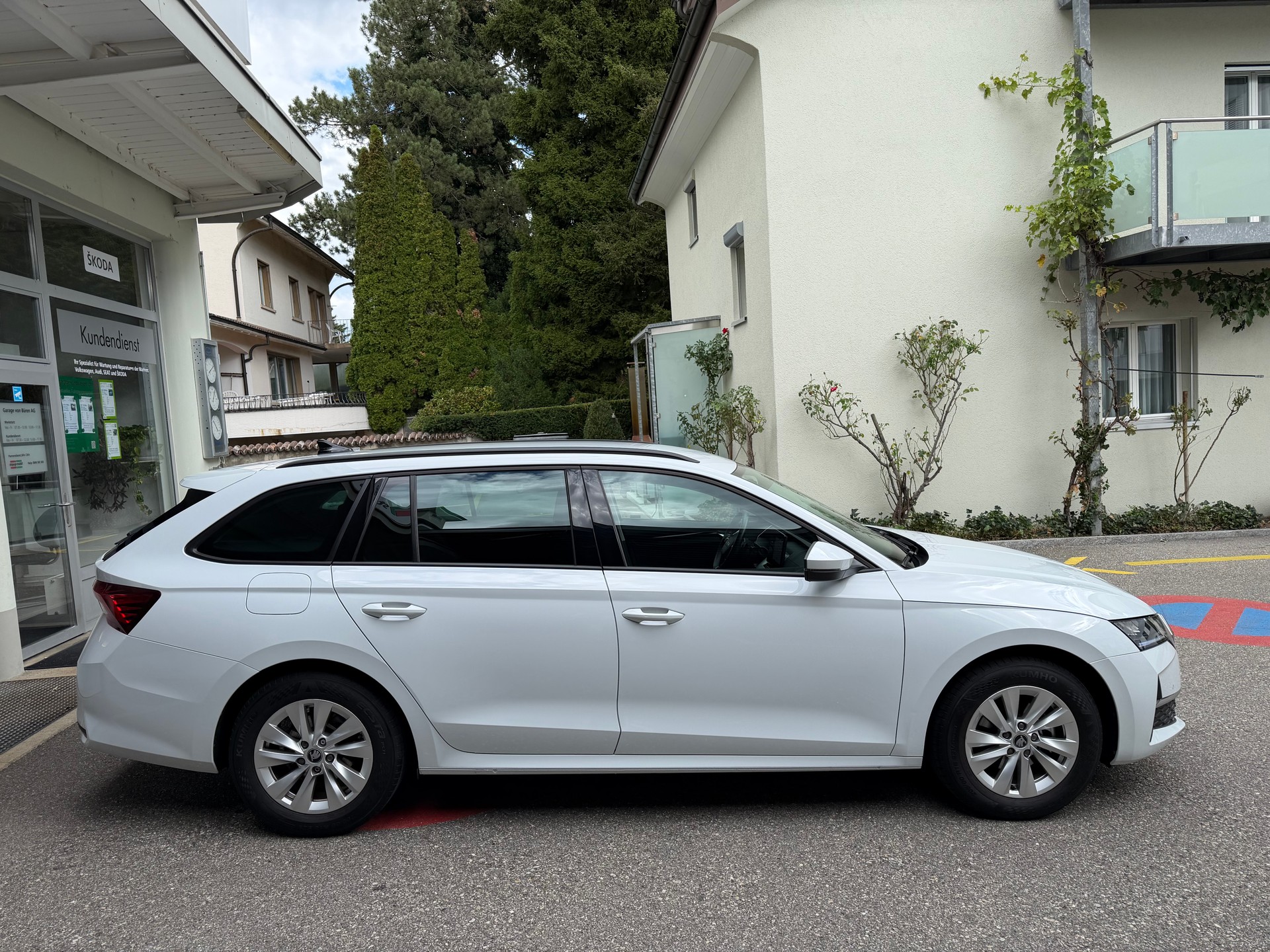 SKODA Octavia Combi 1.5 TSI mHEV DSG Selection-image-3