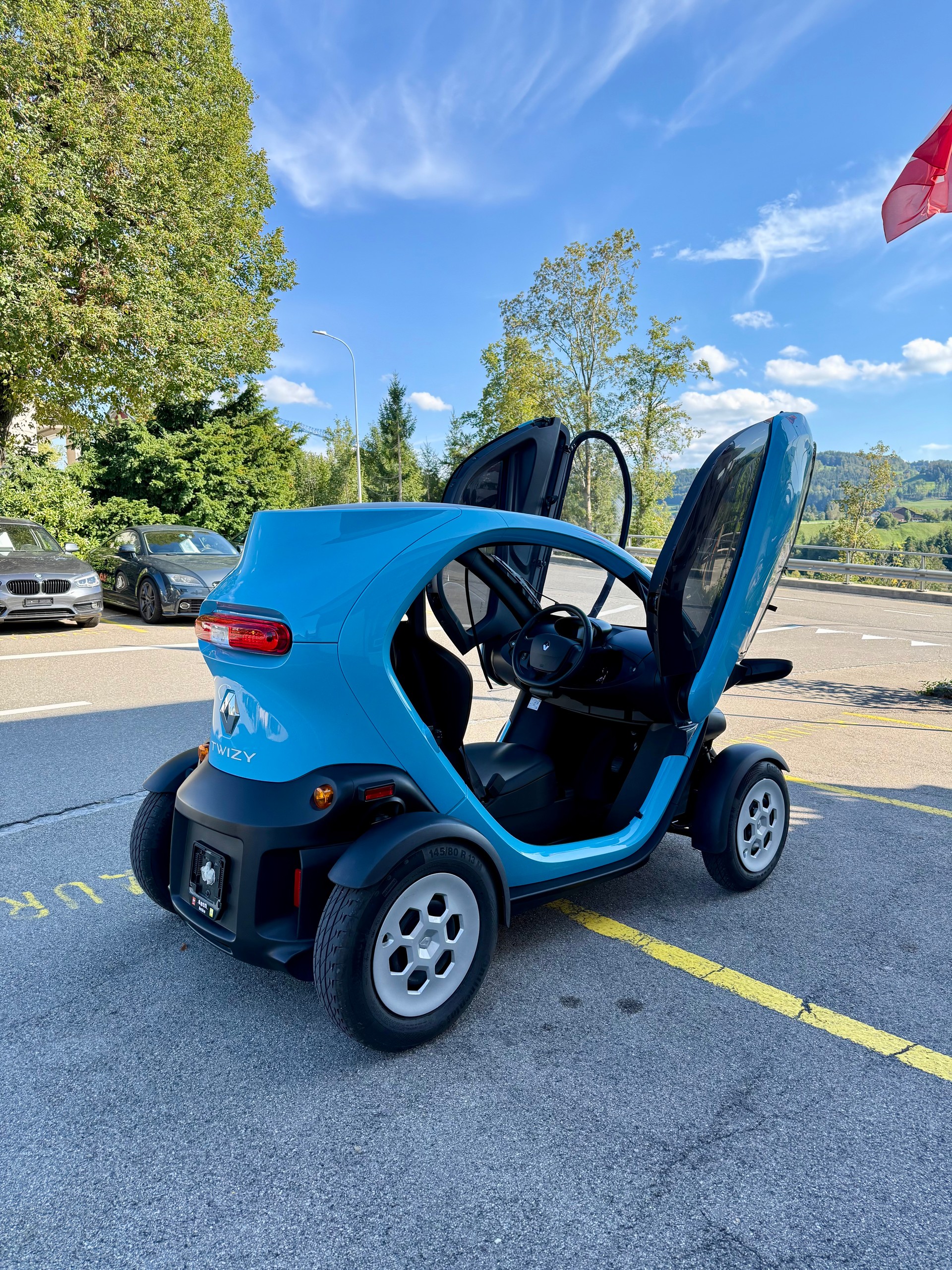 RENAULT Twizy Z.E. FP Sport Edition (incl. Battery)-image-1