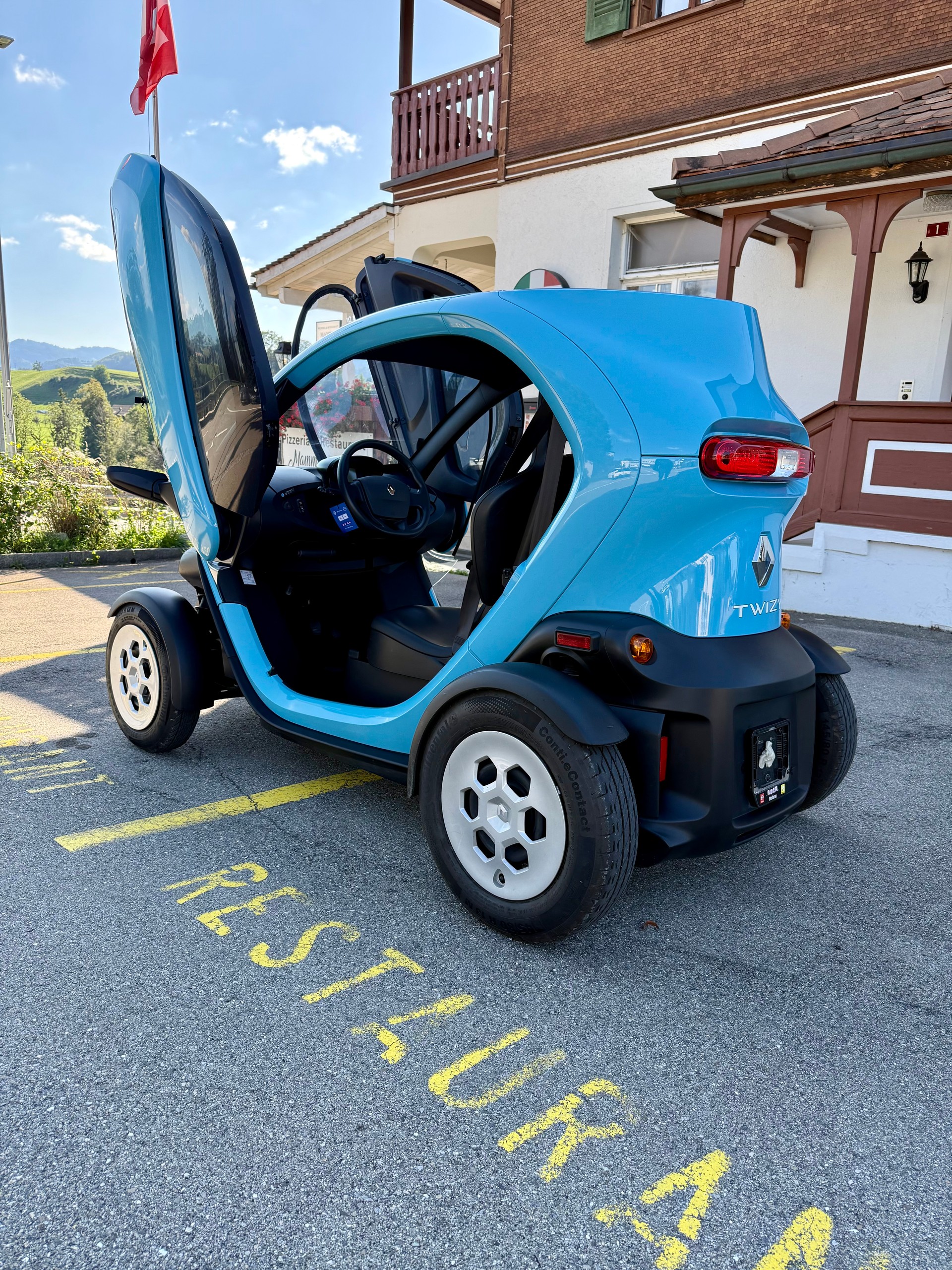 RENAULT Twizy Z.E. FP Sport Edition (incl. Battery)-image-4