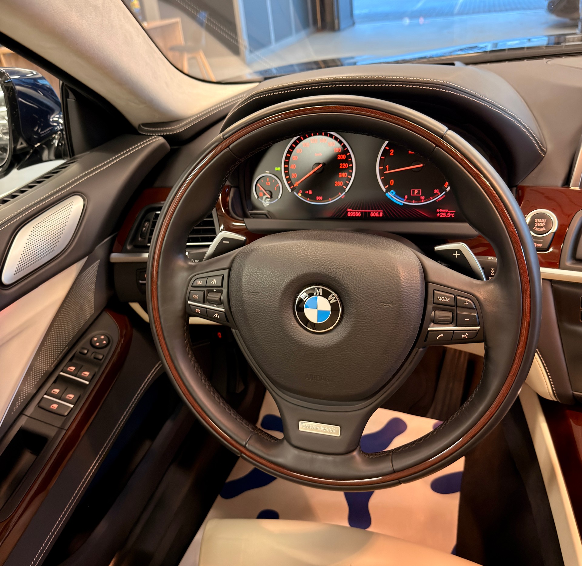 BMW 650i Gran Coupé xDrive Individual-image-9