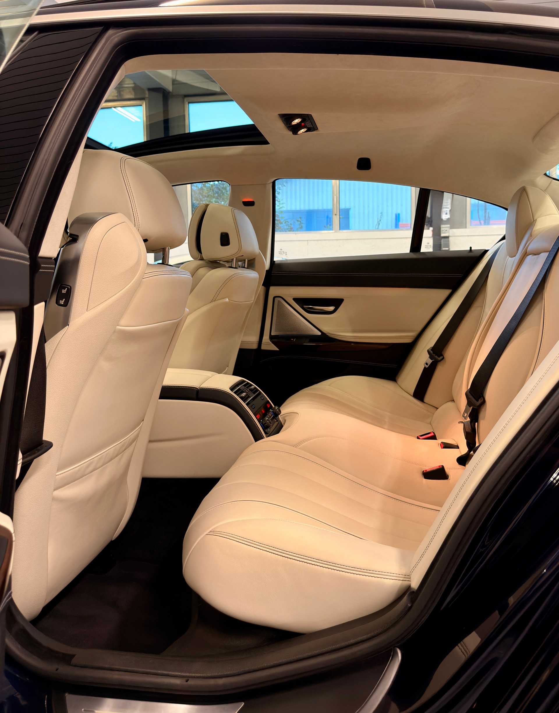 BMW 650i Gran Coupé xDrive Individual-image-11