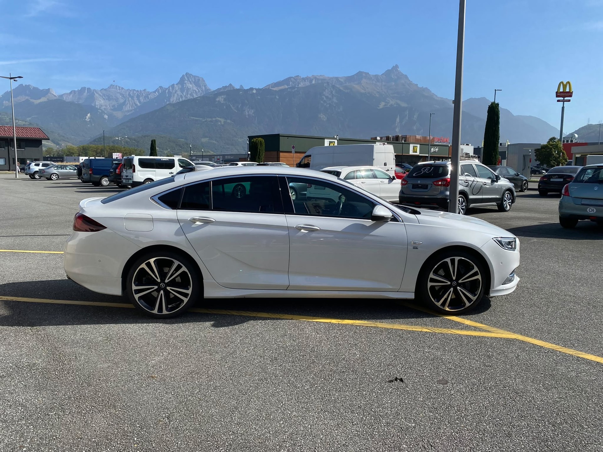 OPEL Insignia 2.0 T Grand Sport Excellence 4WD Automat.-image-5