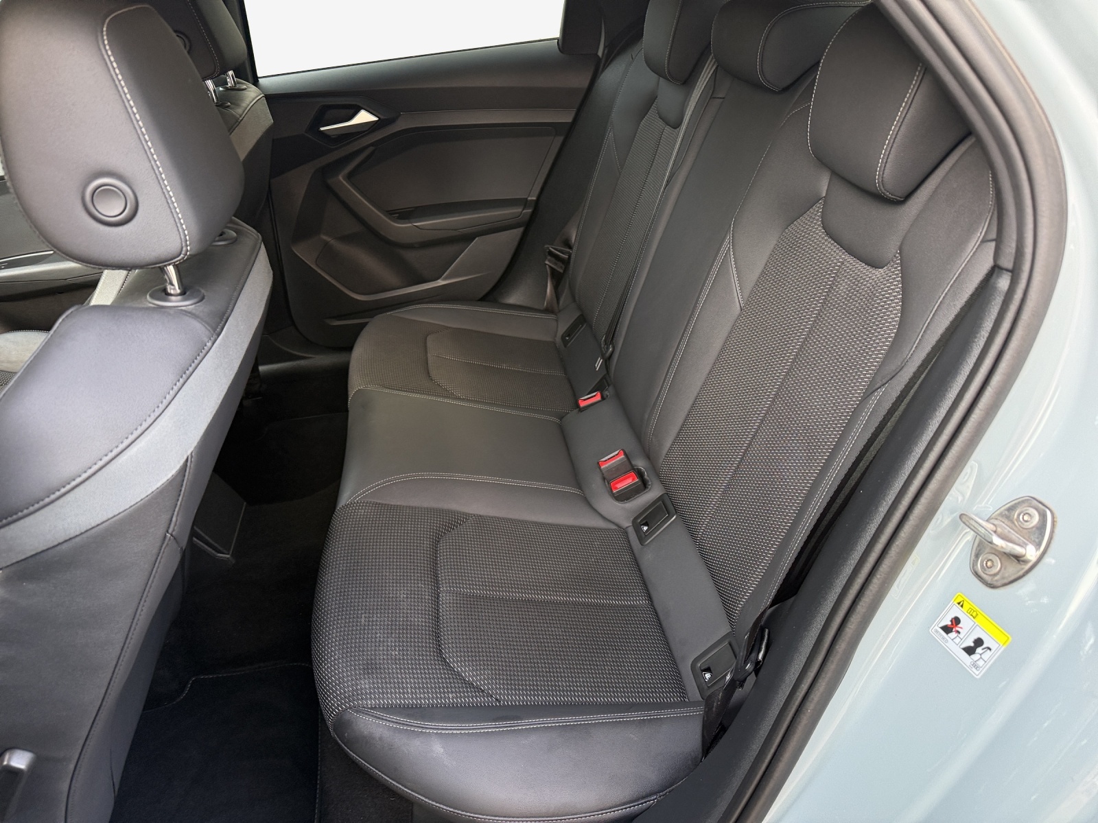 AUDI A1 Sportback 30 TFSI S Line Attraction S-tronic-image-11