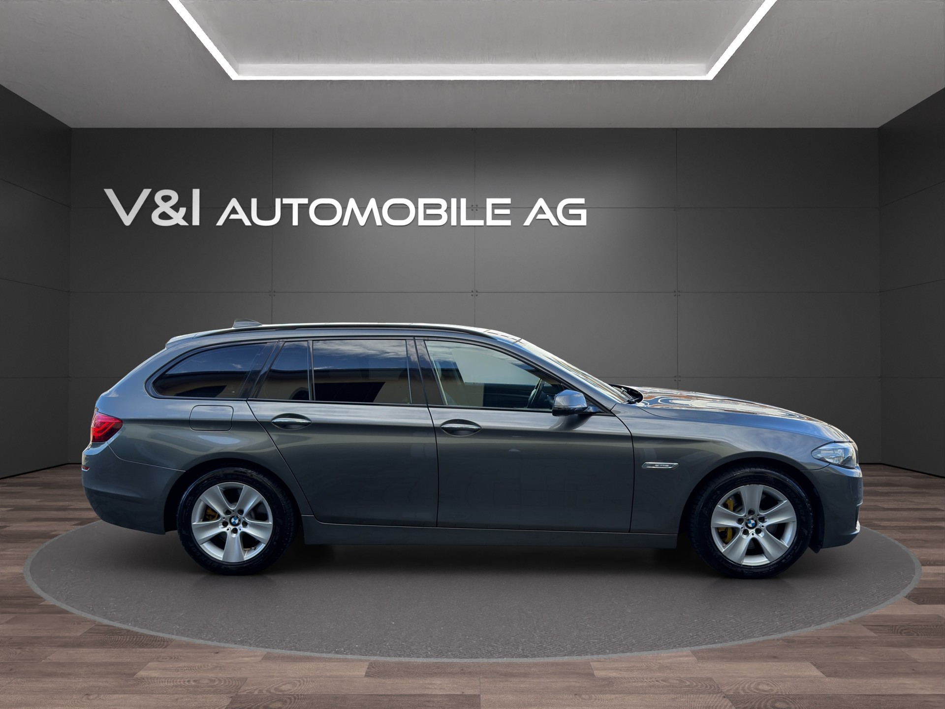 BMW 530d Touring xDrive Modern Line Steptronic-image-6