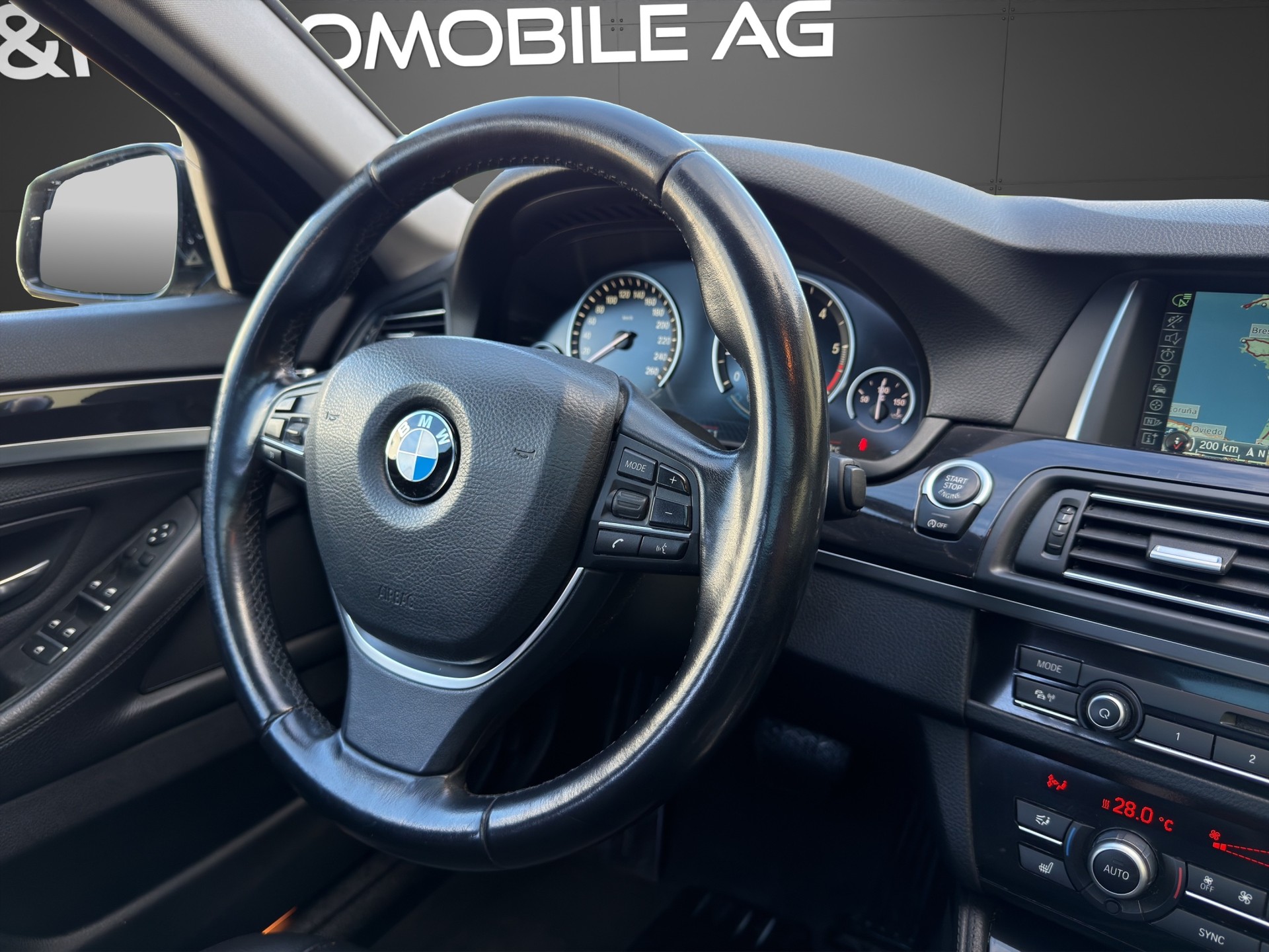 BMW 530d Touring xDrive Modern Line Steptronic-image-14