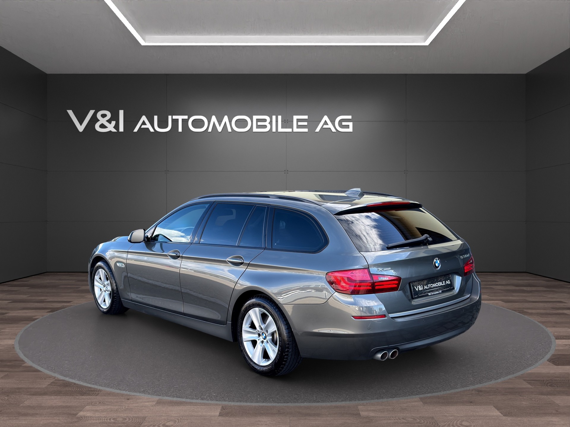 BMW 530d Touring xDrive Modern Line Steptronic-image-4