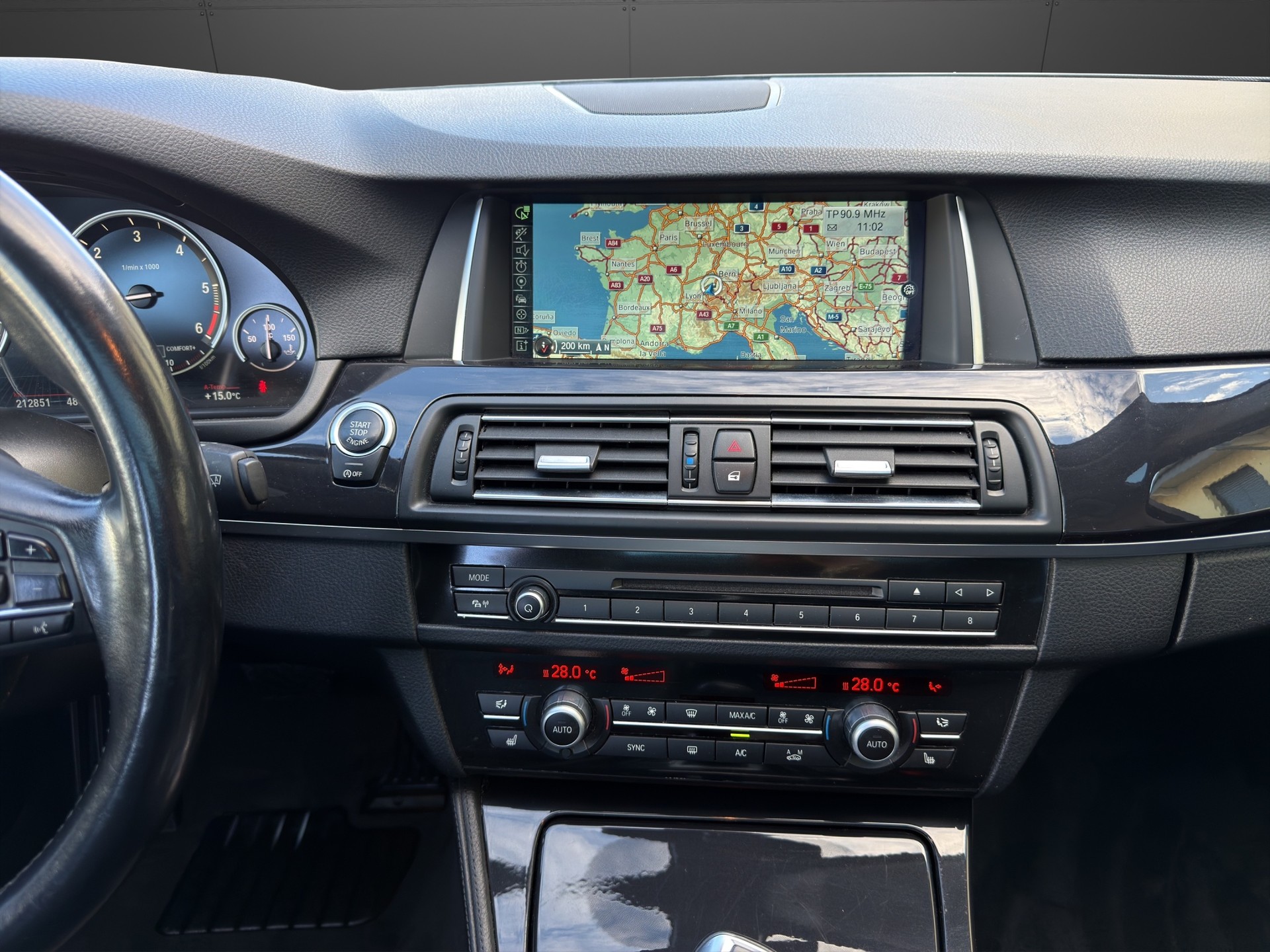 BMW 530d Touring xDrive Modern Line Steptronic-image-12
