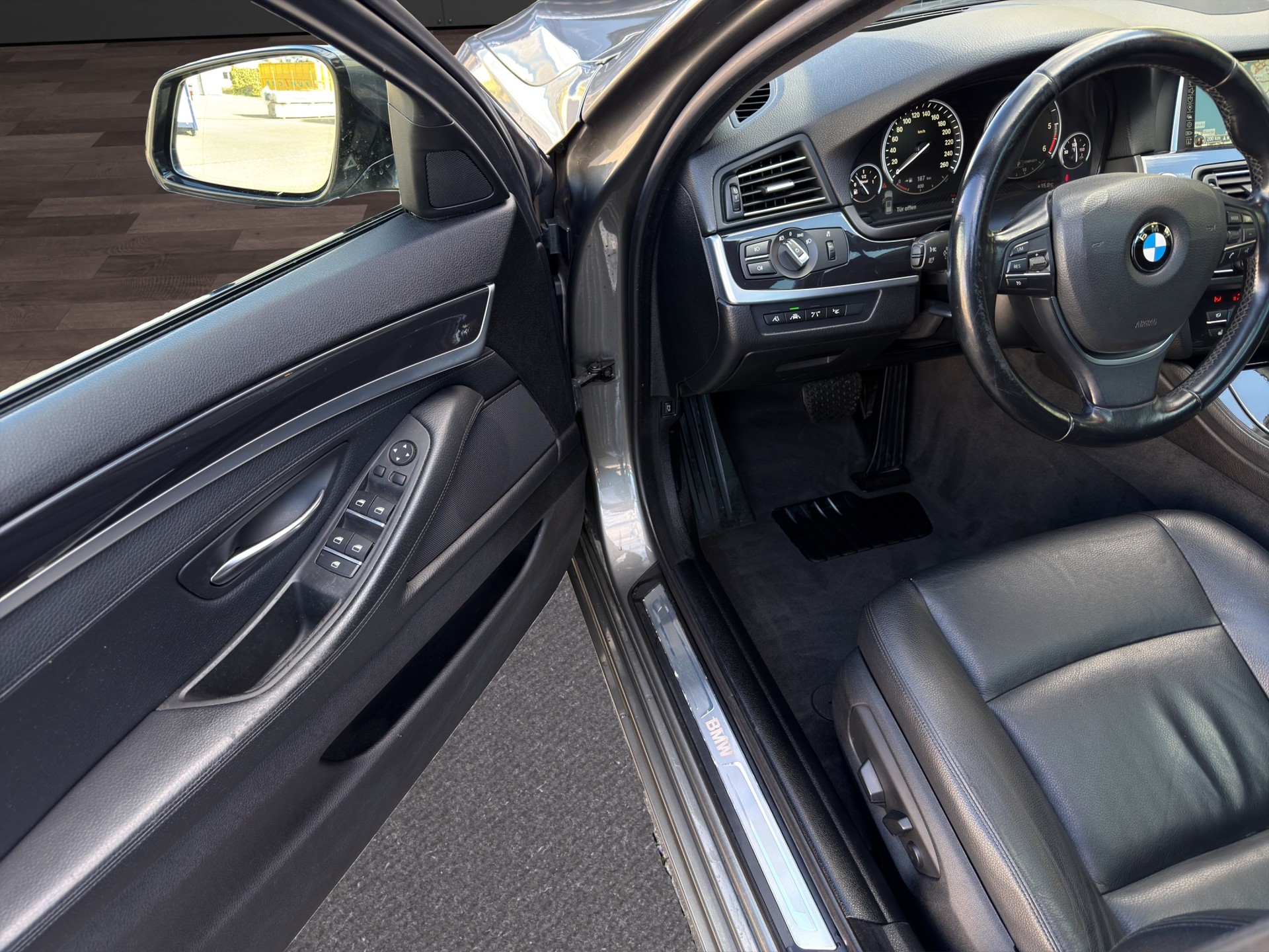 BMW 530d Touring xDrive Modern Line Steptronic-image-18