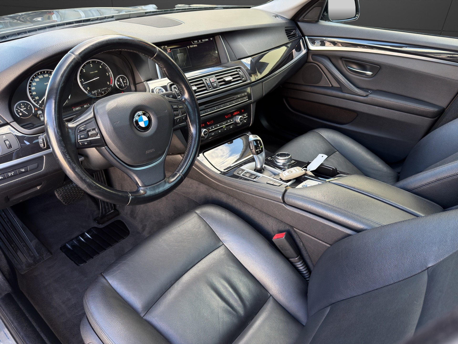BMW 530d Touring xDrive Modern Line Steptronic-image-8