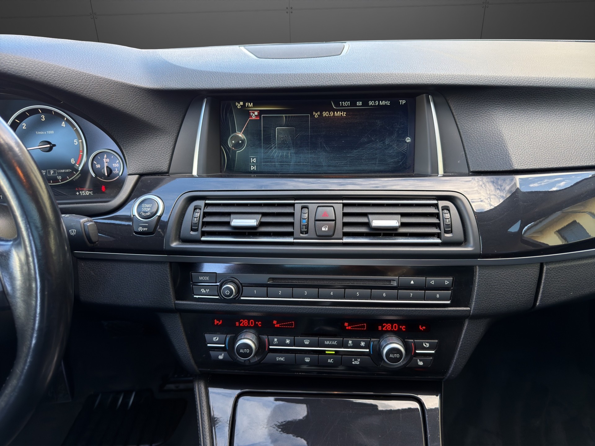 BMW 530d Touring xDrive Modern Line Steptronic-image-13