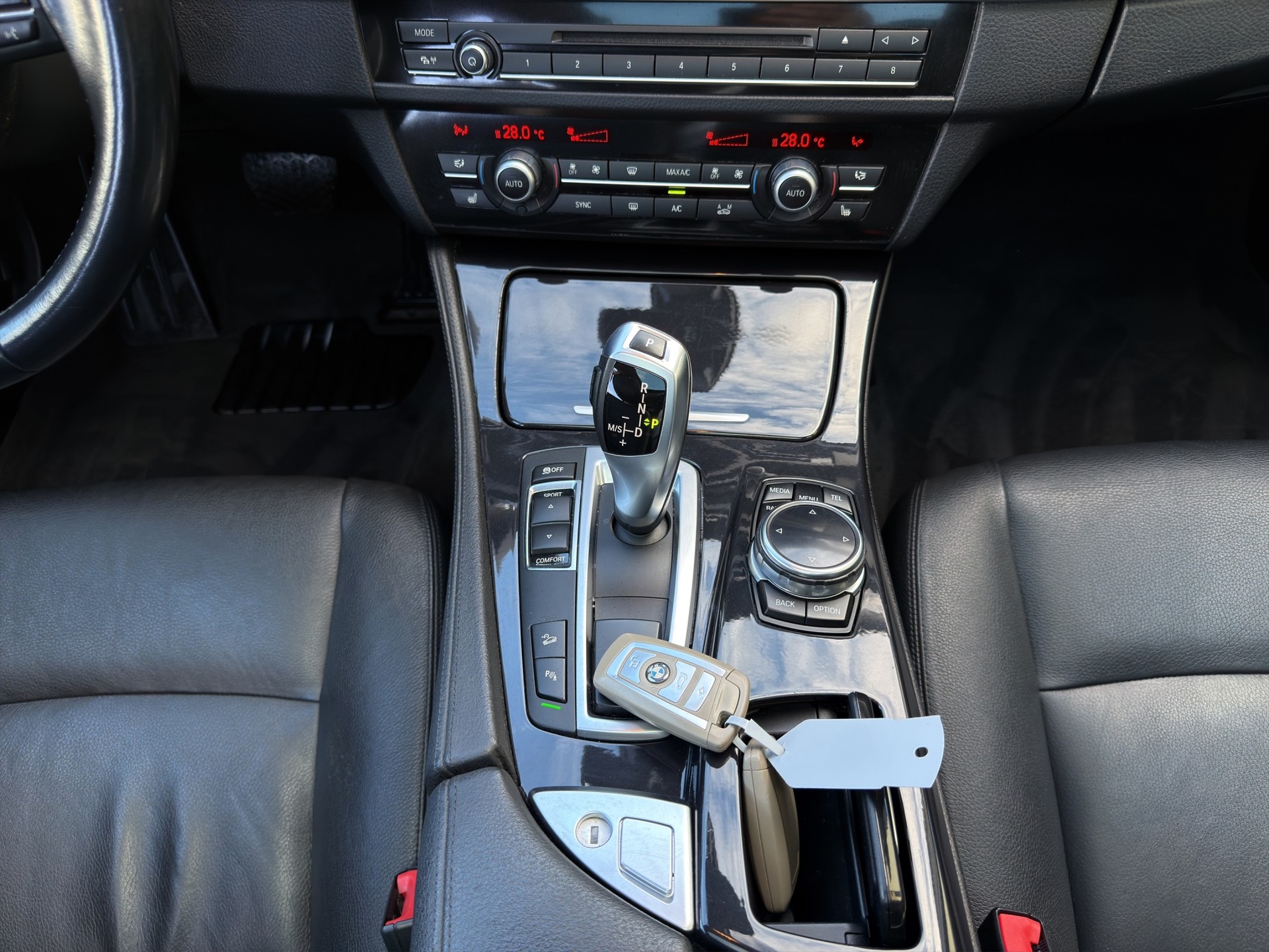 BMW 530d Touring xDrive Modern Line Steptronic-image-11