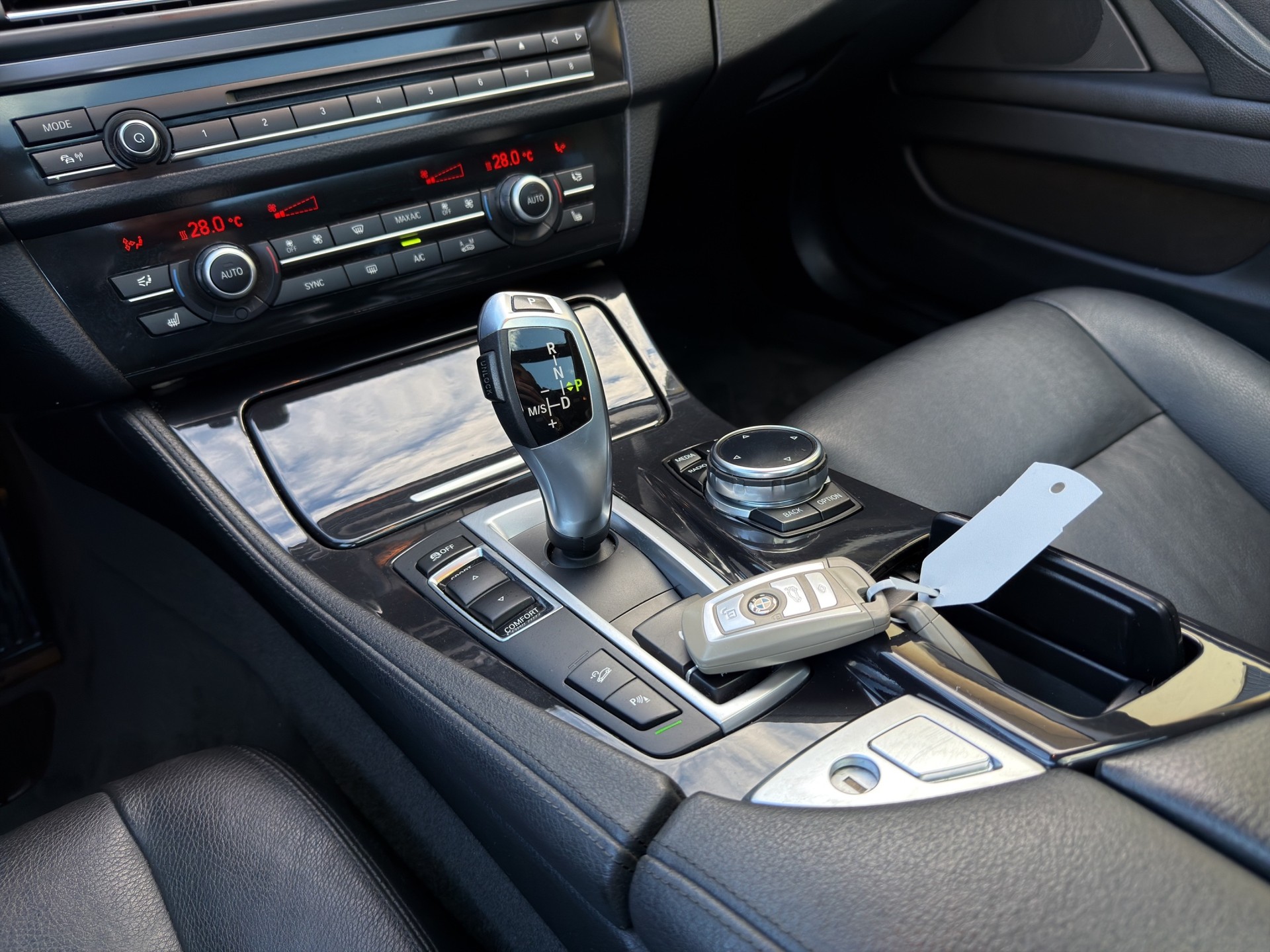 BMW 530d Touring xDrive Modern Line Steptronic-image-15