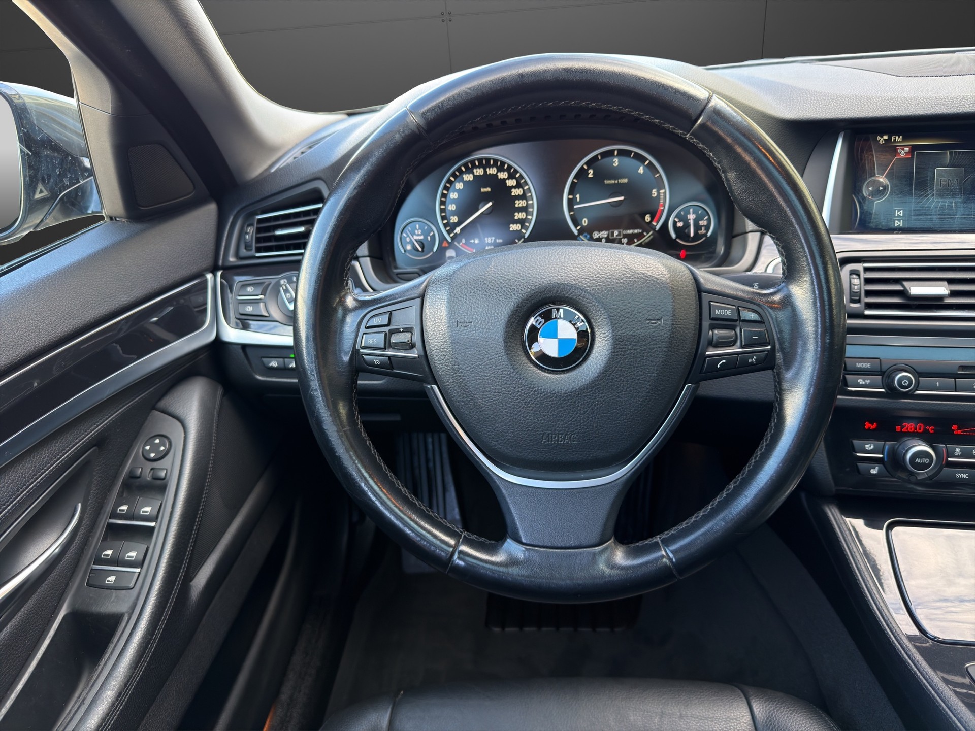 BMW 530d Touring xDrive Modern Line Steptronic-image-10