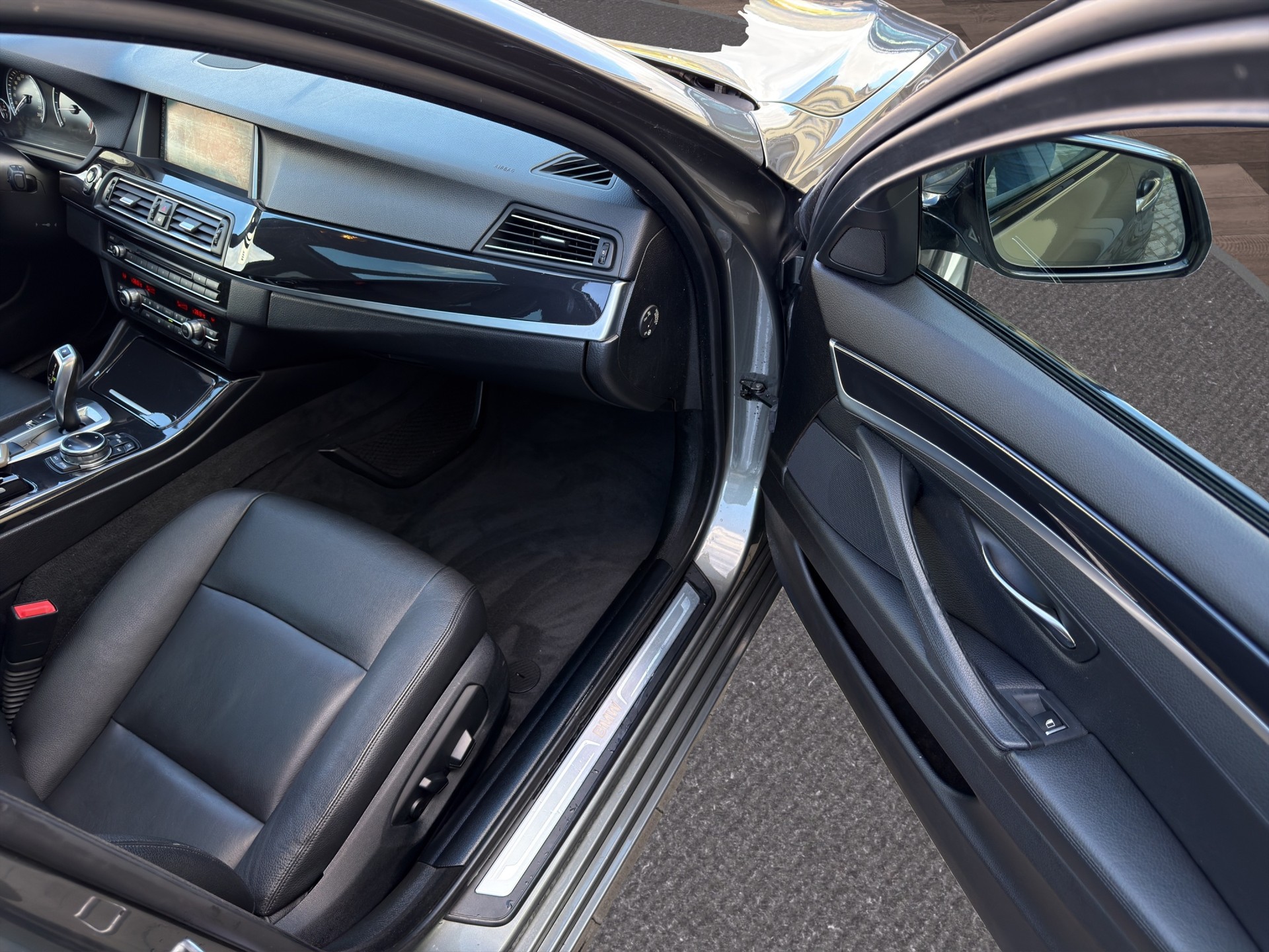 BMW 530d Touring xDrive Modern Line Steptronic-image-19
