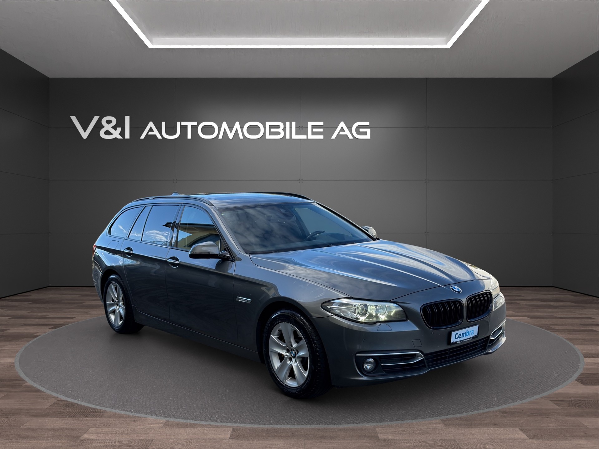 BMW 530d Touring xDrive Modern Line Steptronic-image-1