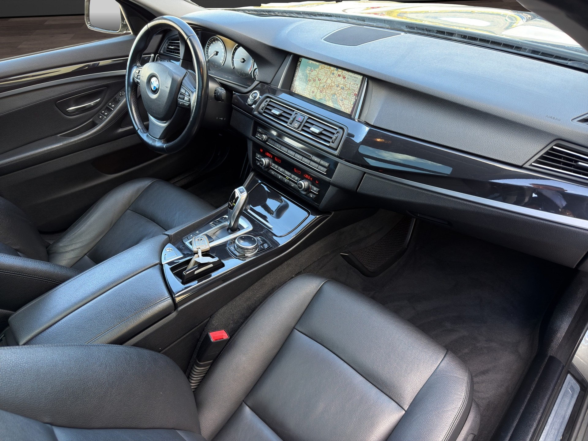 BMW 530d Touring xDrive Modern Line Steptronic-image-17