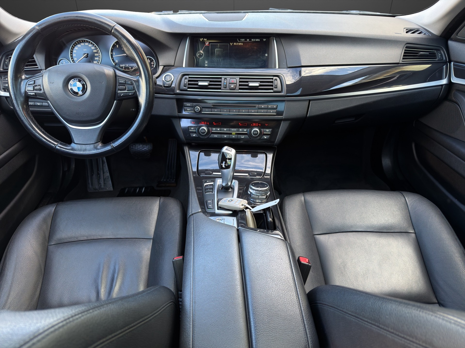 BMW 530d Touring xDrive Modern Line Steptronic-image-9