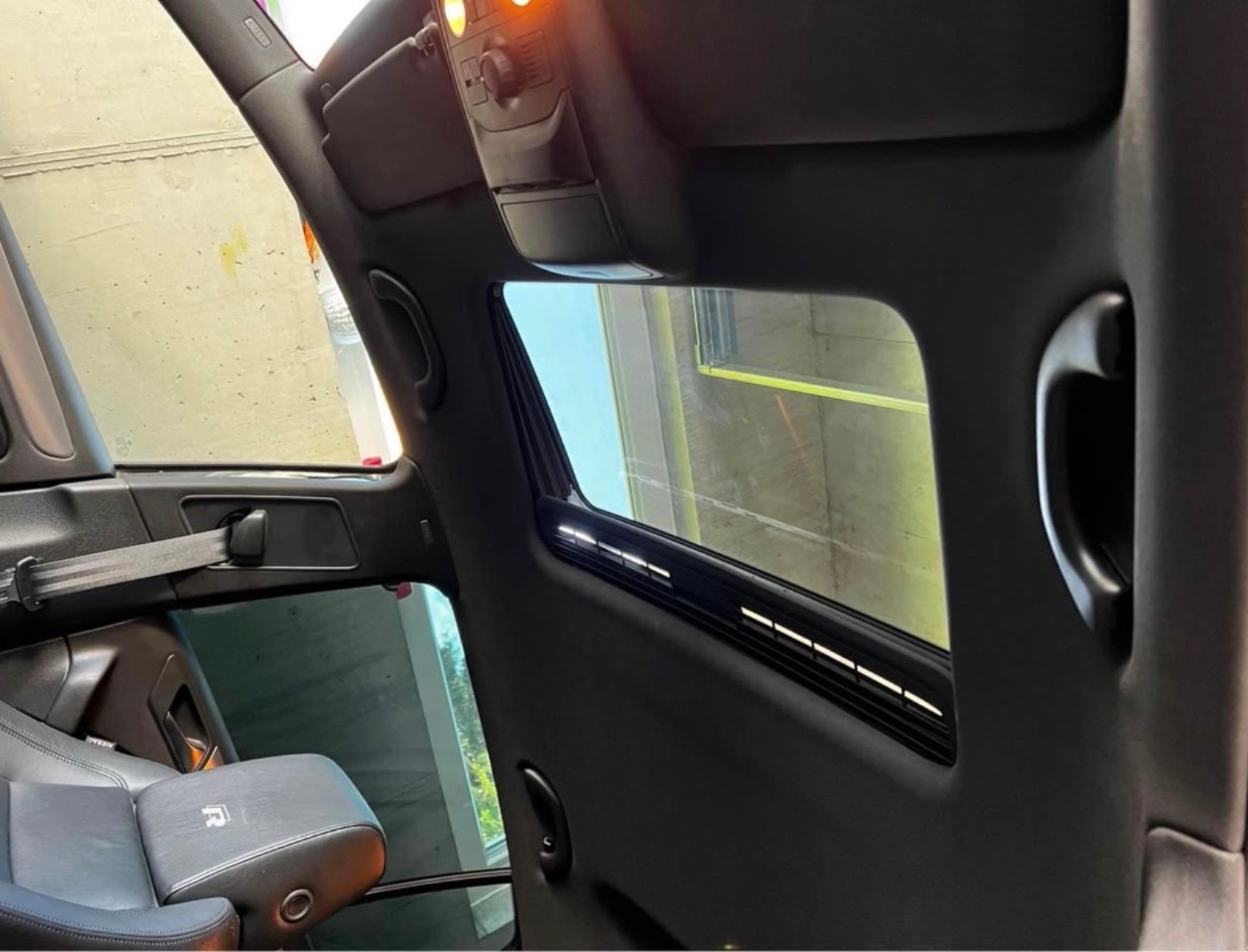 VW 2.0 TSI R DSG 4motion-image-2