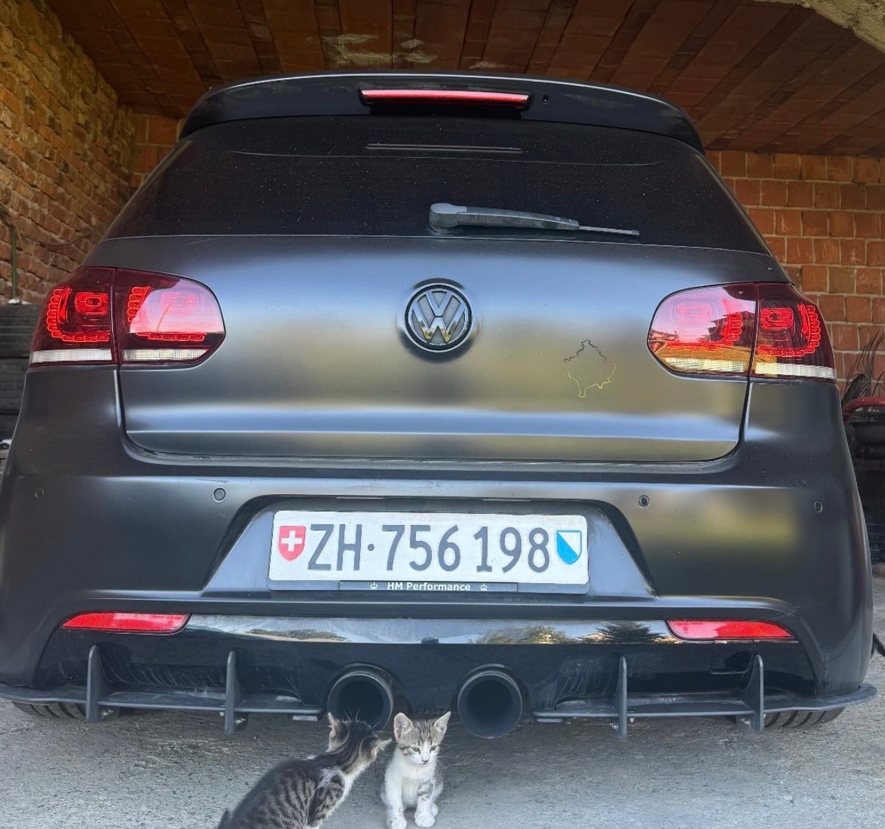 VW 2.0 TSI R DSG 4motion-image-4
