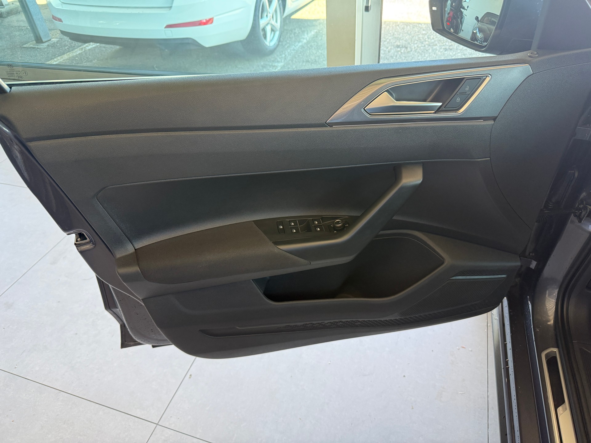 VW Polo 2.0 TSI GTI DSG *** DISTANZREGLER ***-image-9