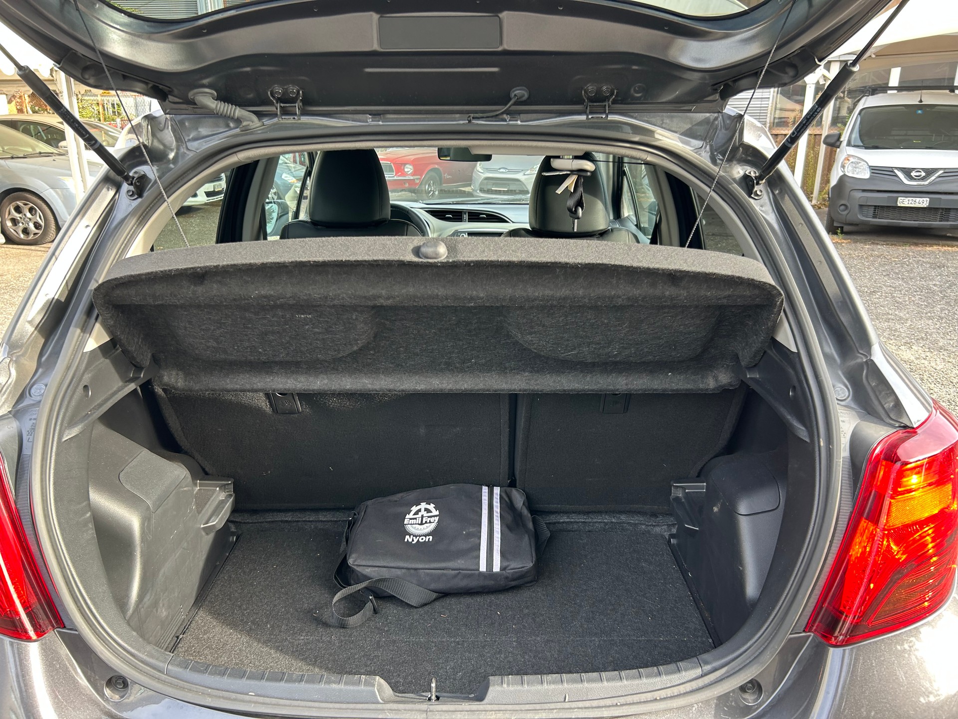 TOYOTA Yaris 1.5 VVT-i Hybrid Swiss Trend e-CVT-image-8