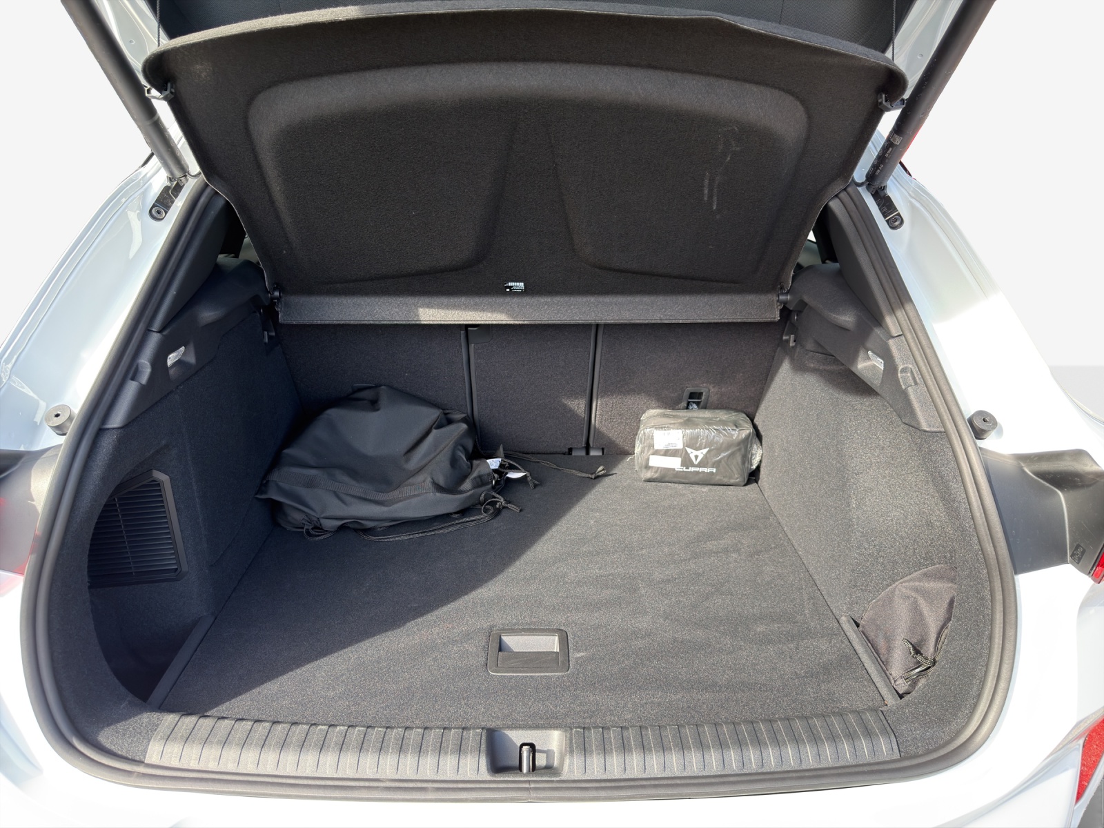 CUPRA Terramar 1.5 eHybrid DSG-image-12