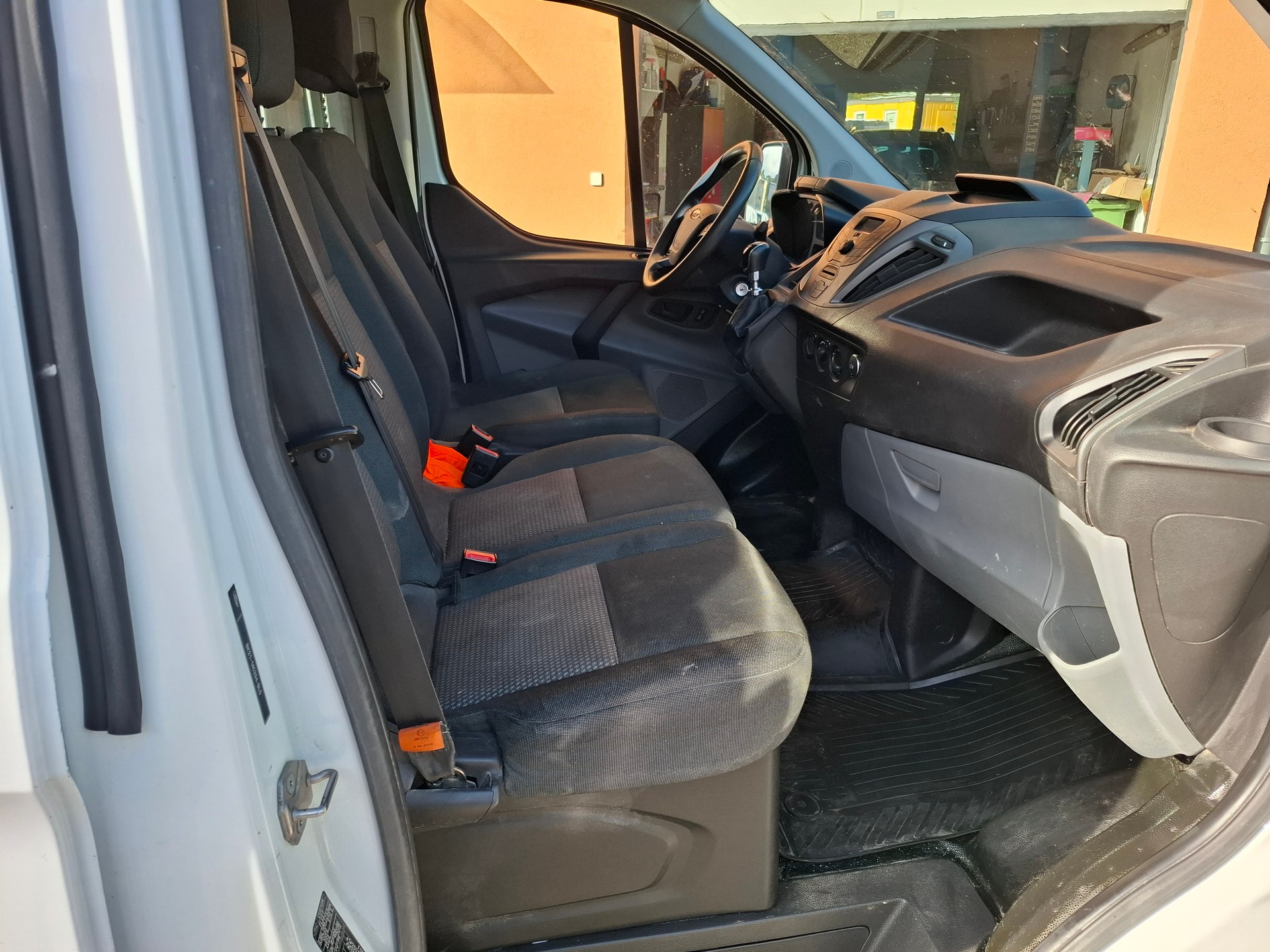 FORD Transit Custom Van 250 L1H1 Ambiente-image-7
