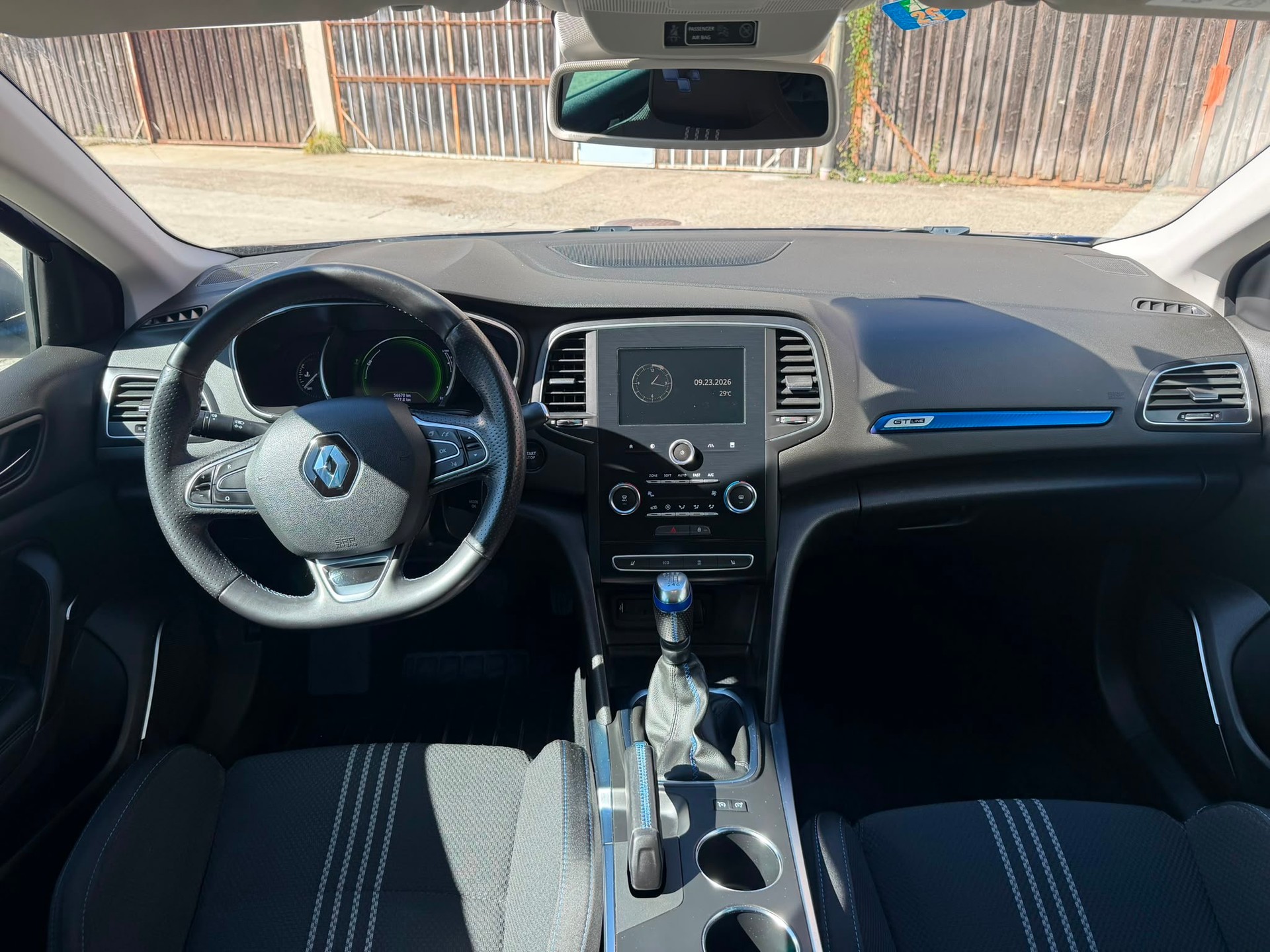 RENAULT Mégane 1.2 16V Turbo GT Line-image-8