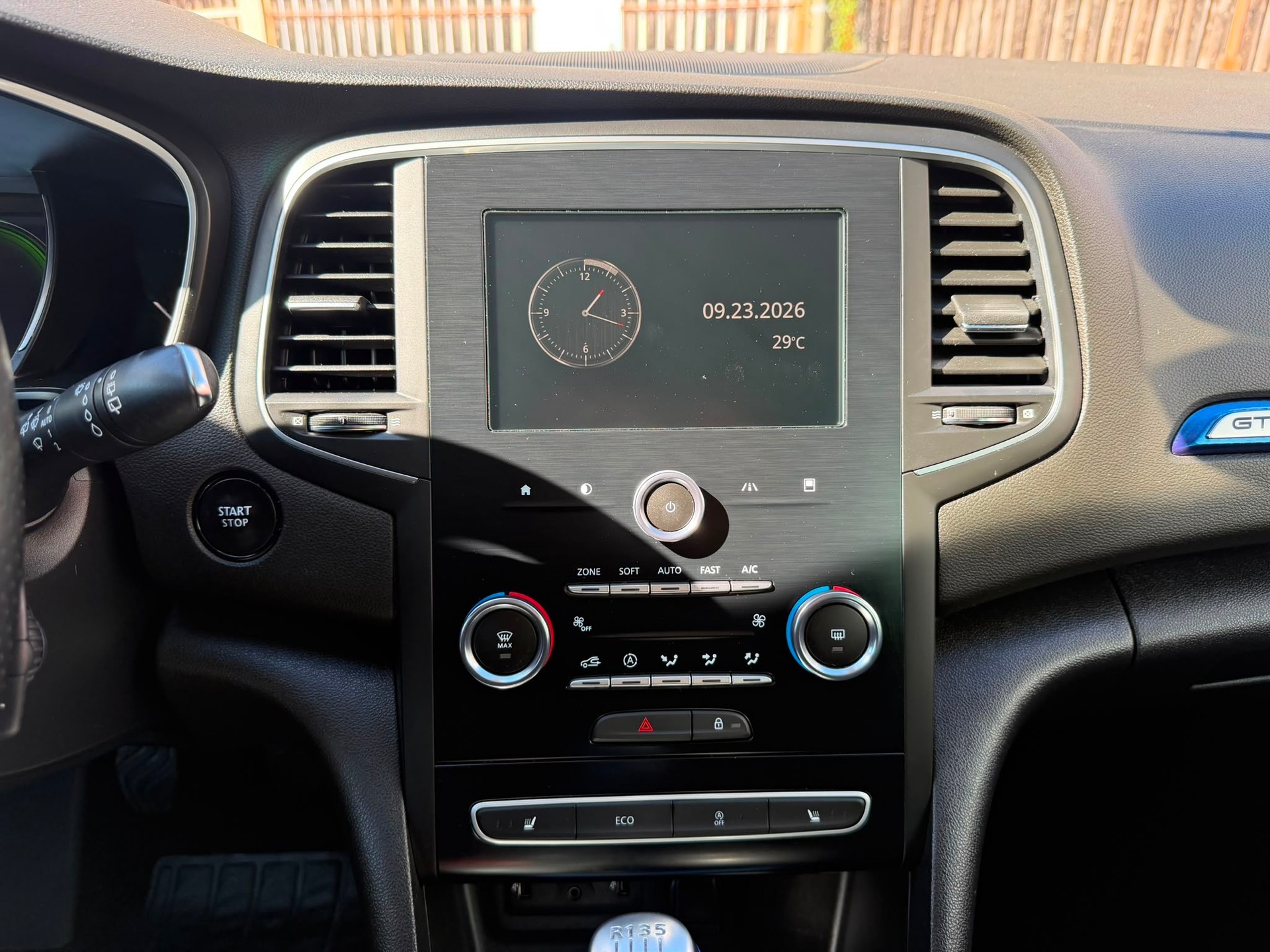 RENAULT Mégane 1.2 16V Turbo GT Line-image-9