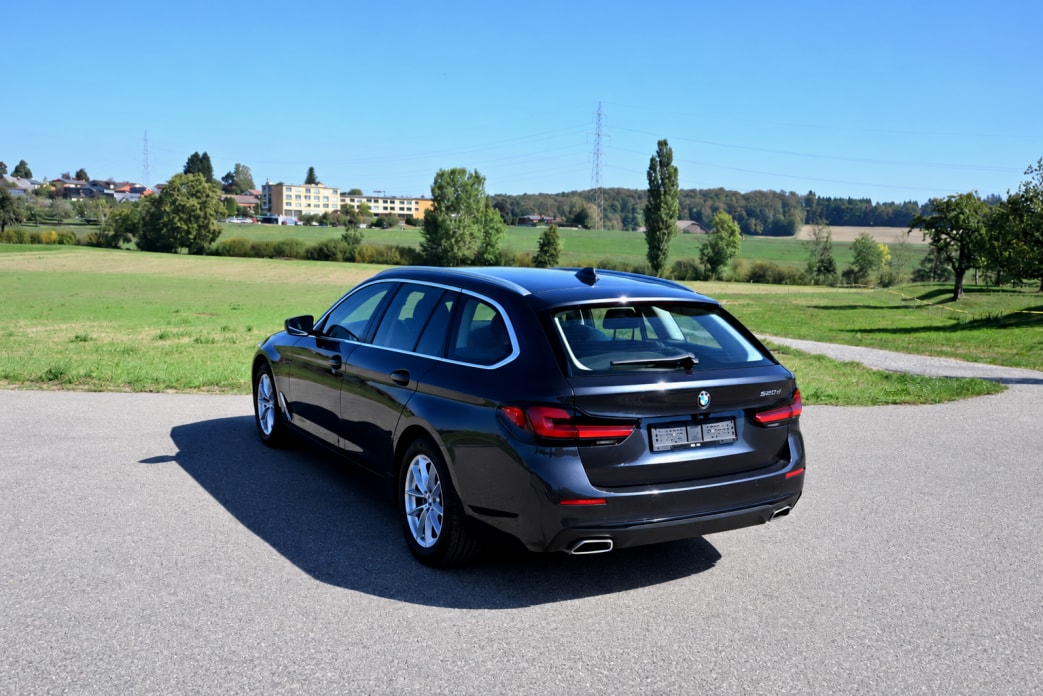 BMW 520d 48V Touring Steptronic-image-3