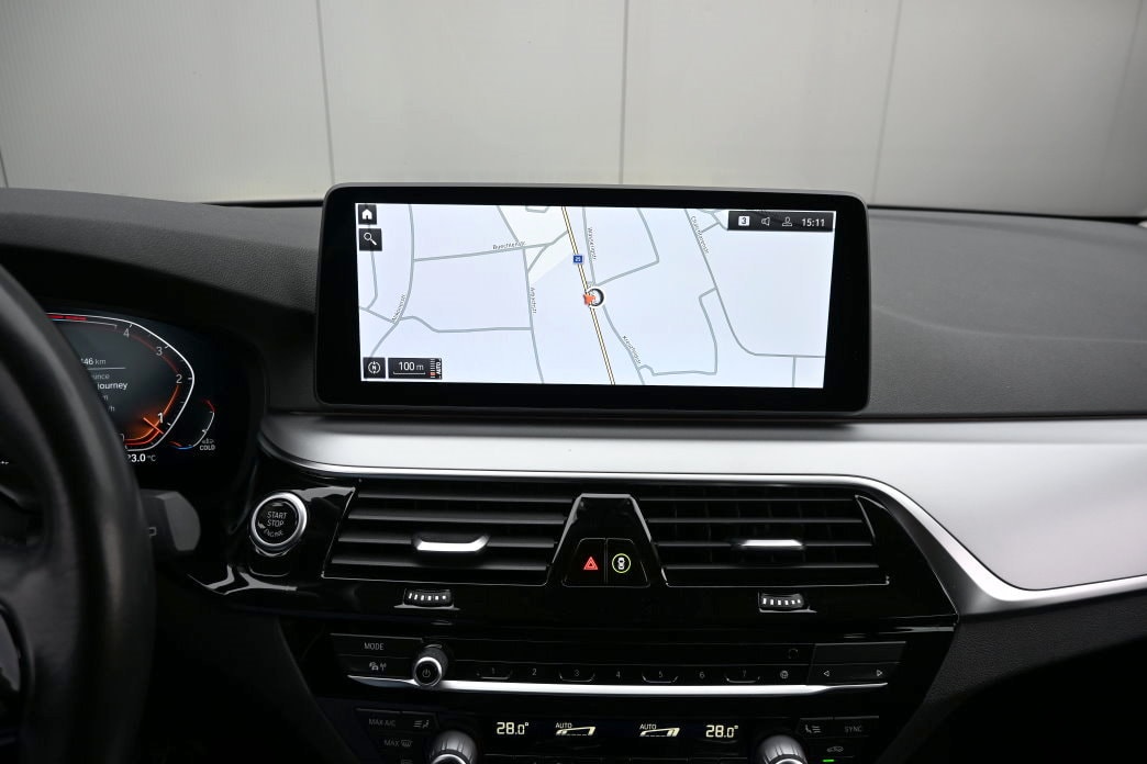BMW 520d 48V Touring Steptronic-image-11
