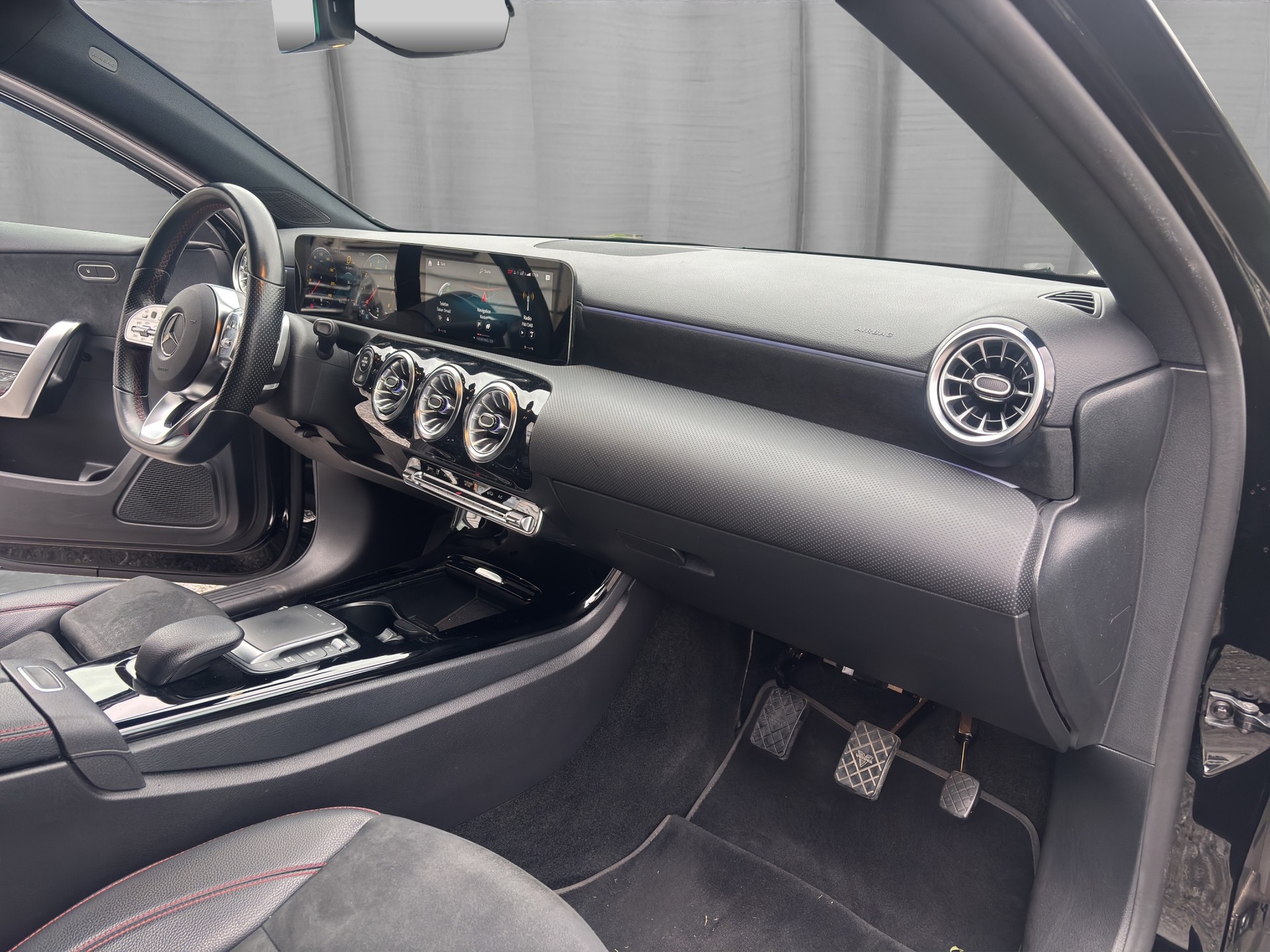 MERCEDES-BENZ A 180 Night Star AMG Line 7G-DCT-image-12