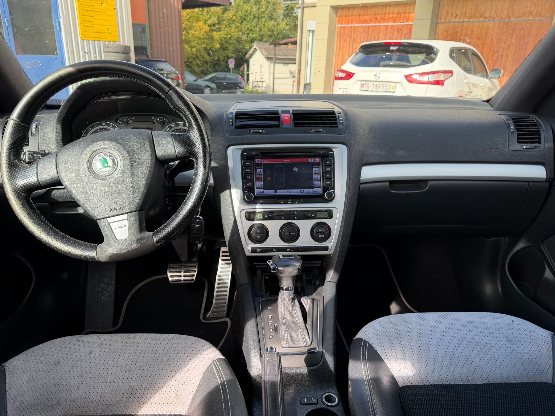SKODA Octavia 2.0 TDI RS DSG-image-9